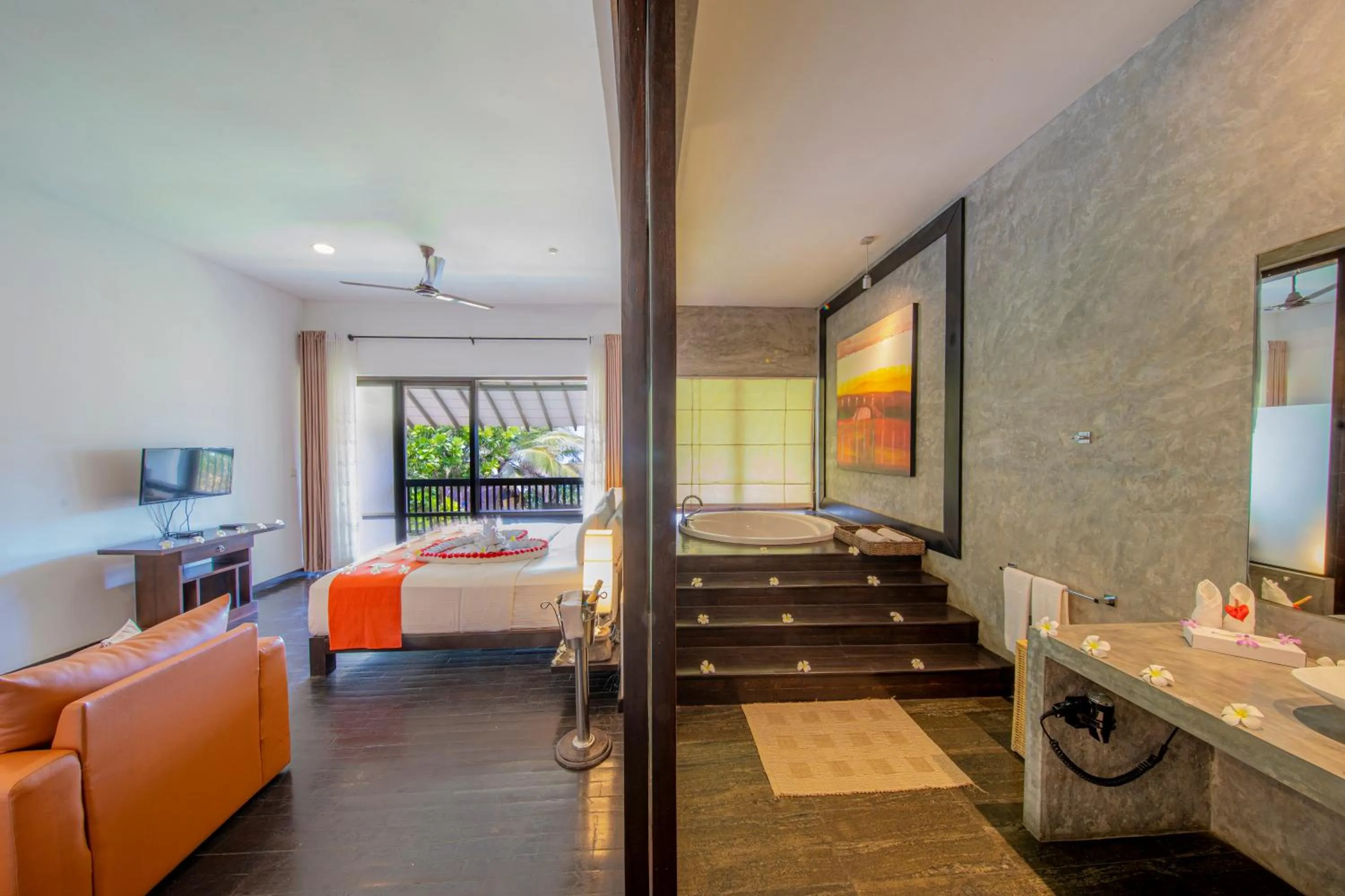 Photo of the whole room, Bed in Temple Tree Resort & Spa