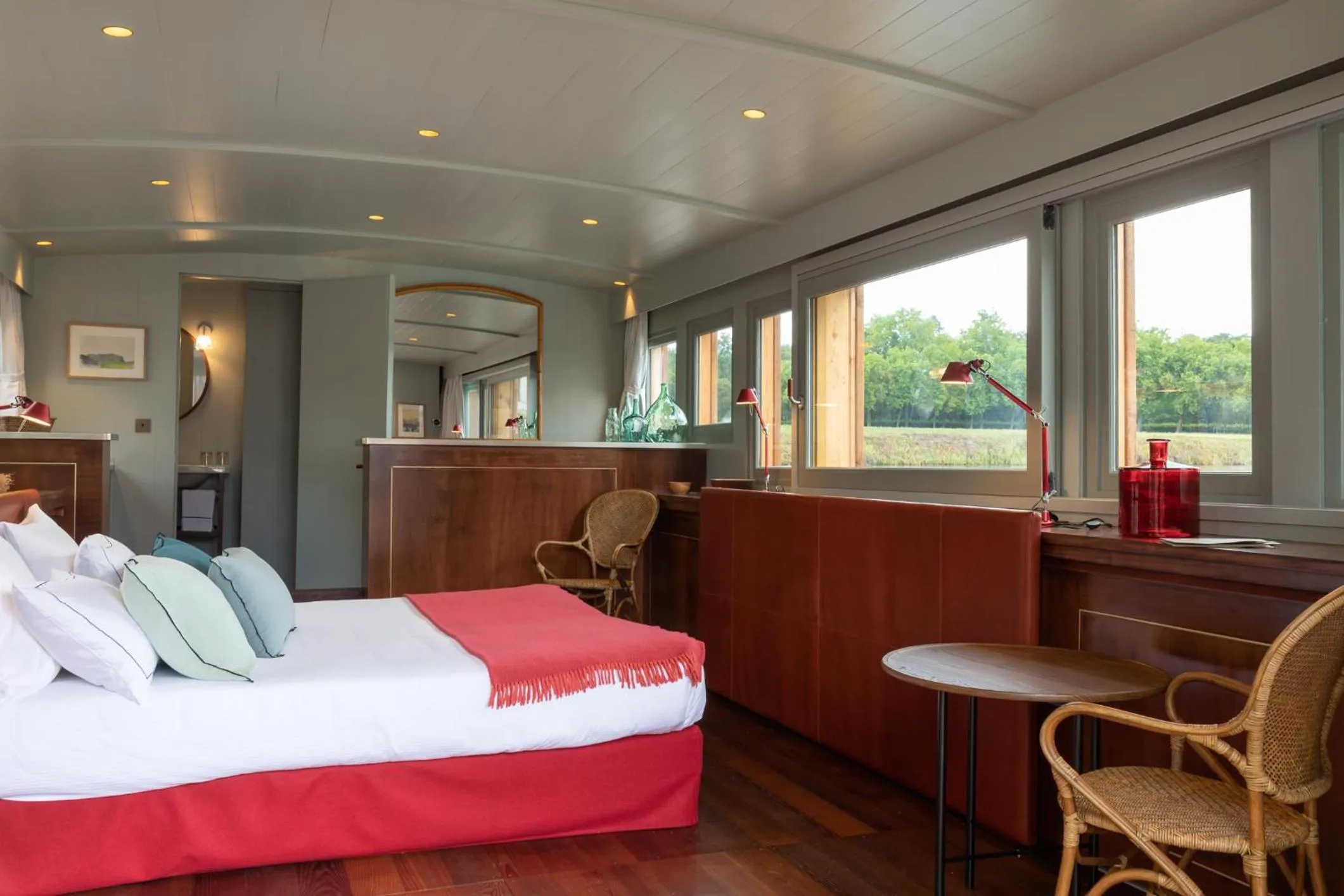 Photo of the whole room, Bed in Relais de Chambord, a Small Luxury Hotels of the World