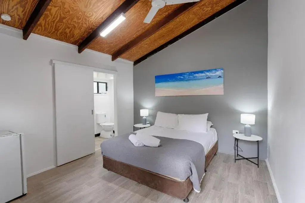 Queen Room with Private Bathroom in PK's Jungle Village Queen Room with Private Bathroom in PK's Jungle Village