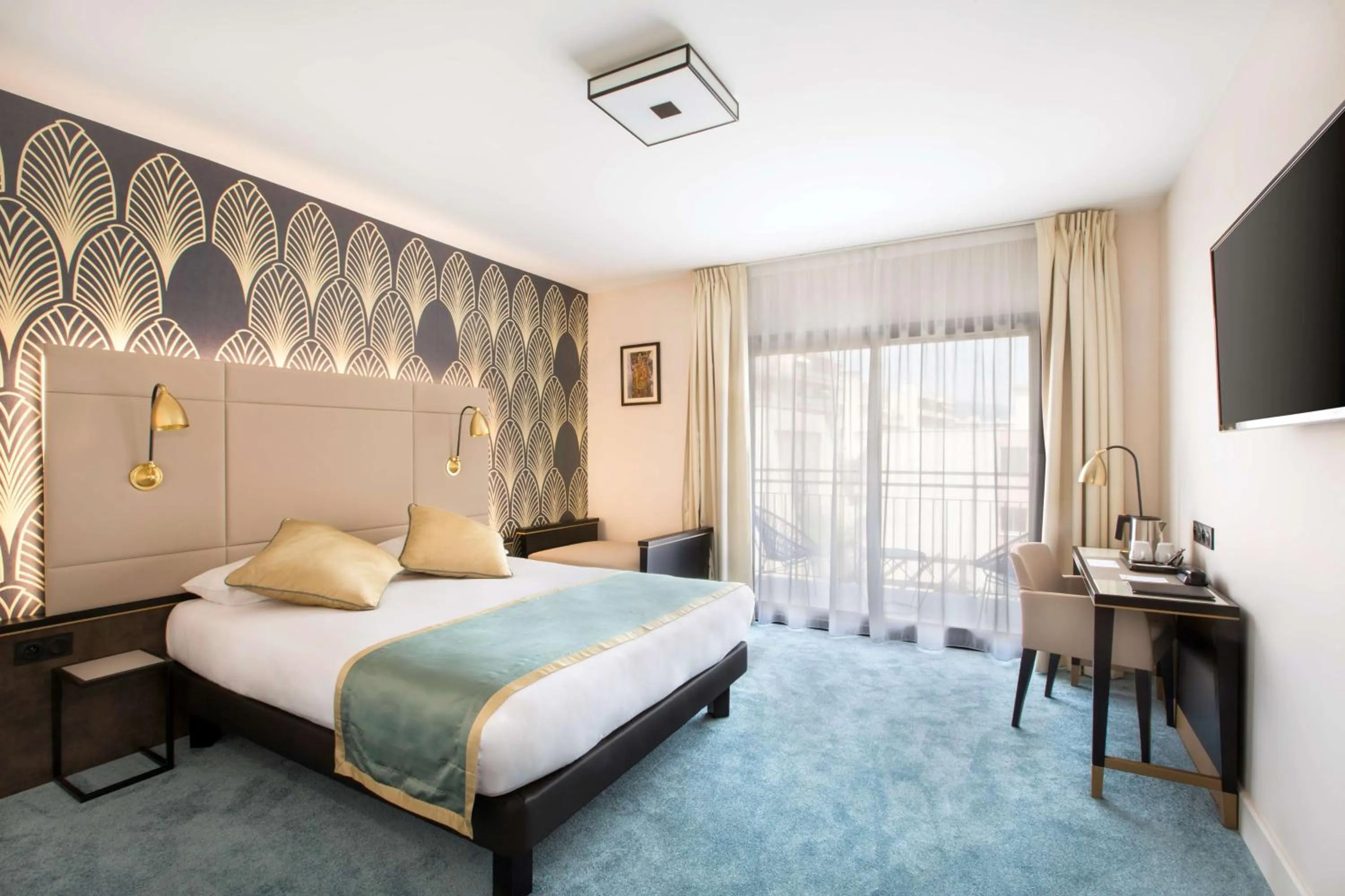 Photo of the whole room, Bed in Best Western Hôtel Journel Saint-Laurent-du-Var Aéroport