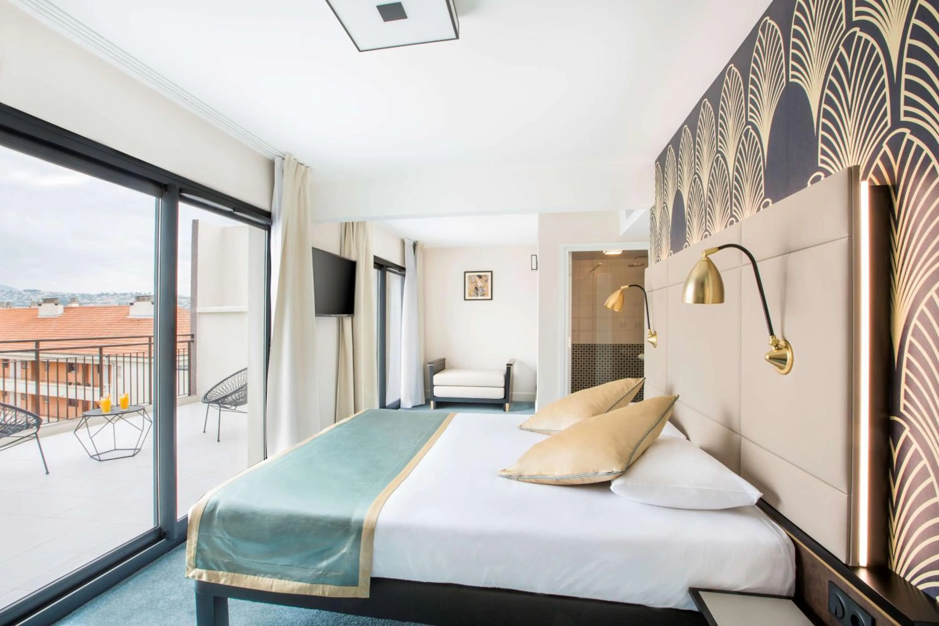 Photo of the whole room, Bed in Best Western Hôtel Journel Saint-Laurent-du-Var Aéroport