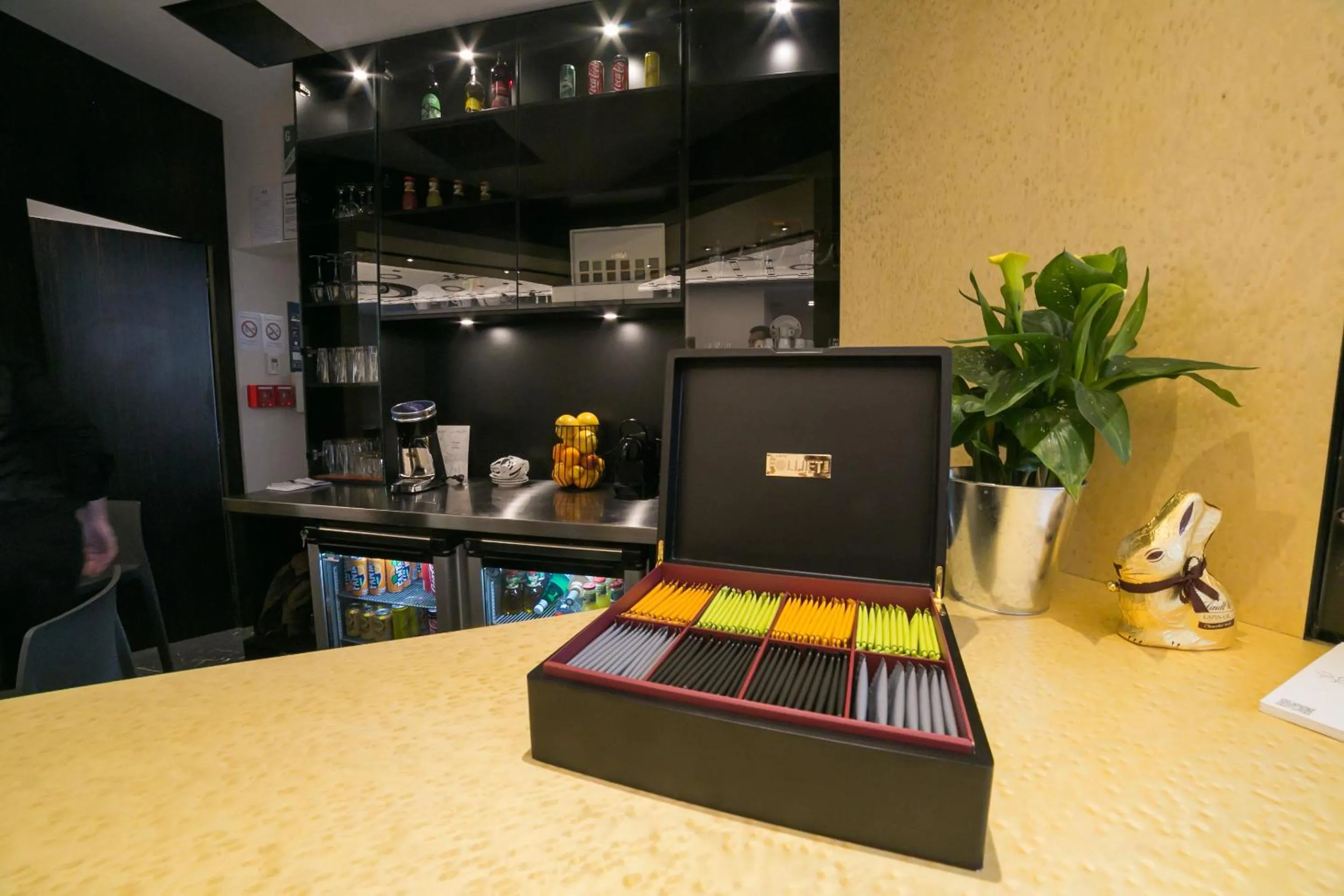 Lounge or bar in Best Western Hôtel Journel Saint-Laurent-du-Var Aéroport