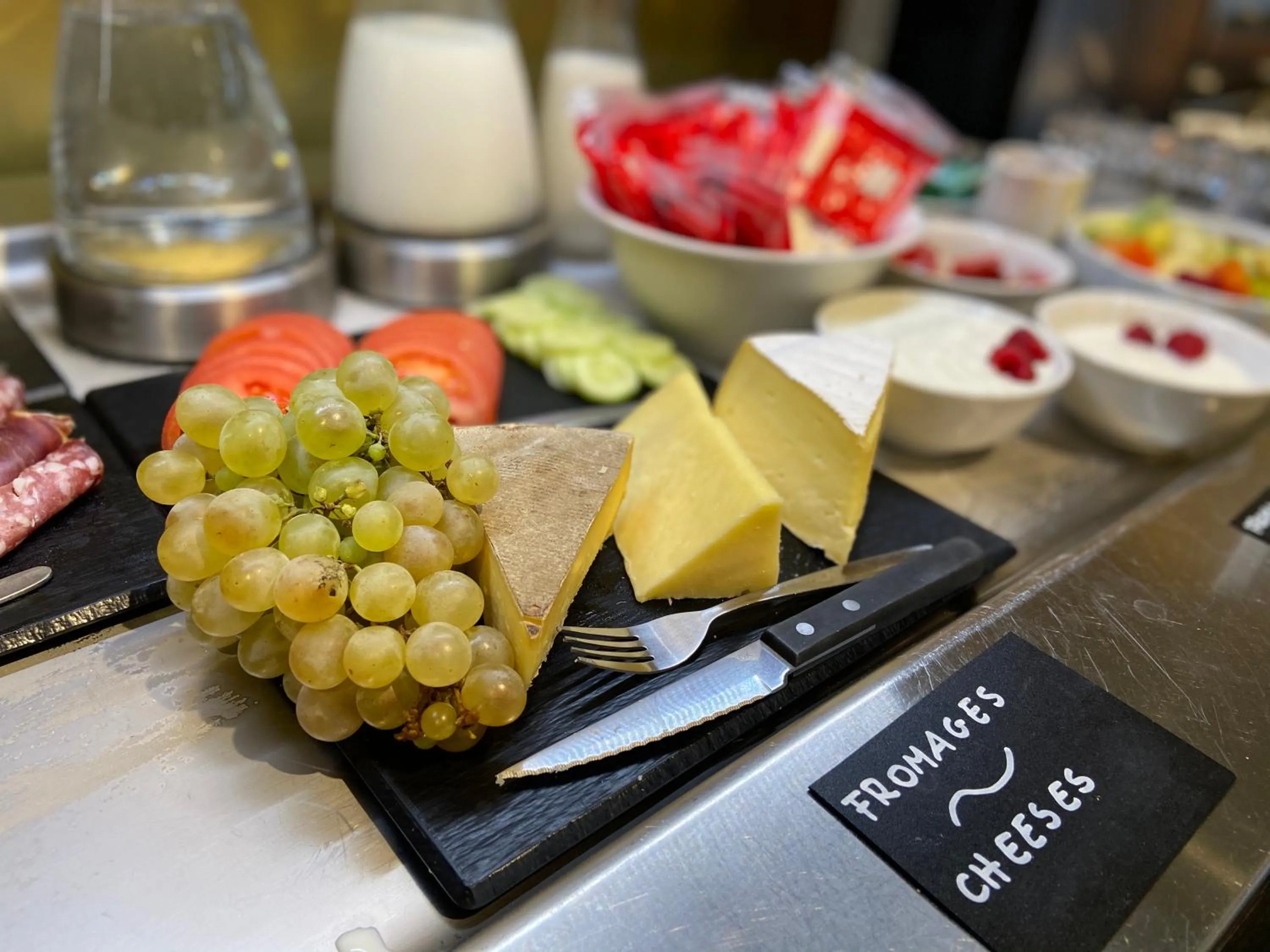 Buffet breakfast in Best Western Hôtel Journel Saint-Laurent-du-Var Aéroport