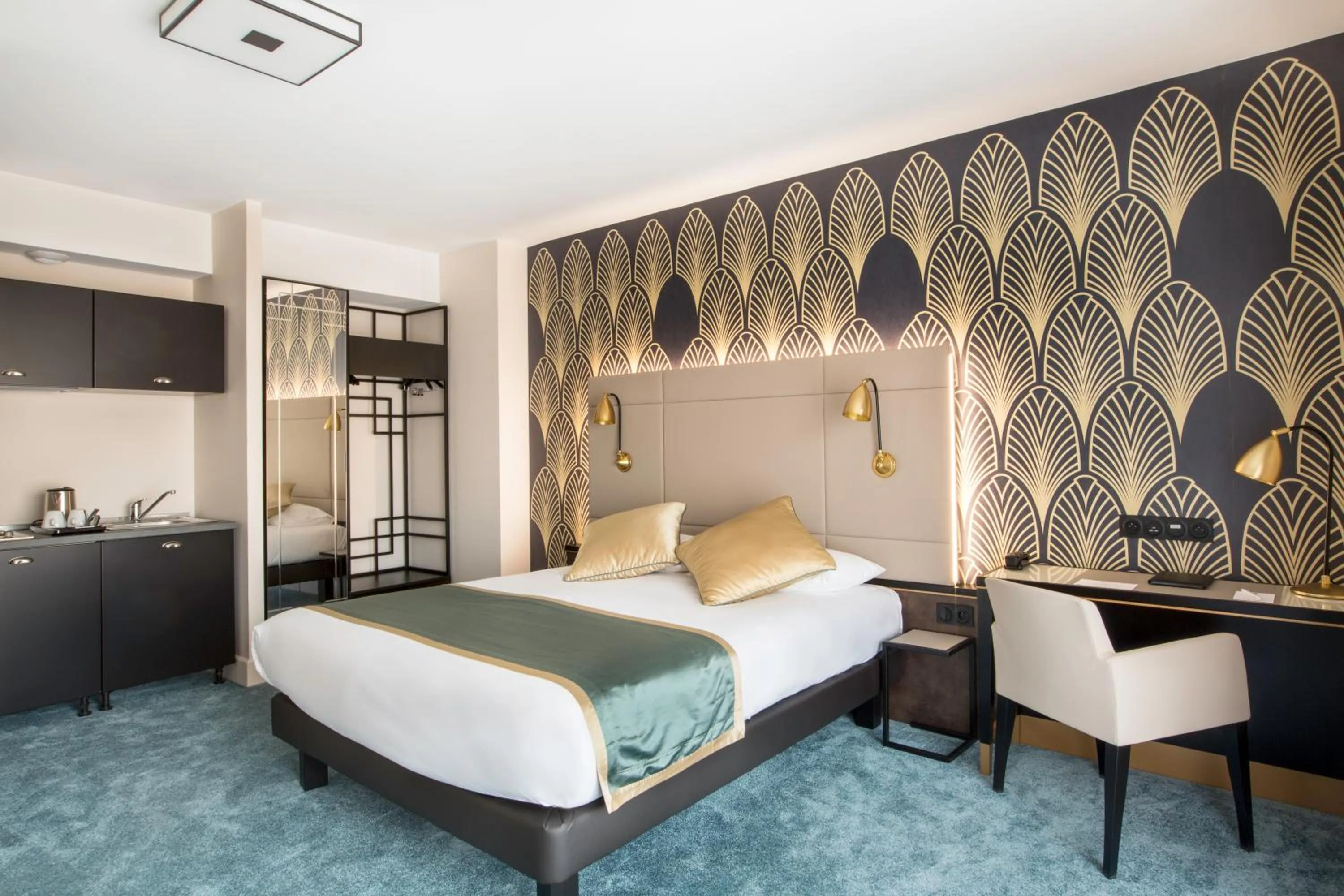 Photo of the whole room, Bed in Best Western Hôtel Journel Saint-Laurent-du-Var Aéroport