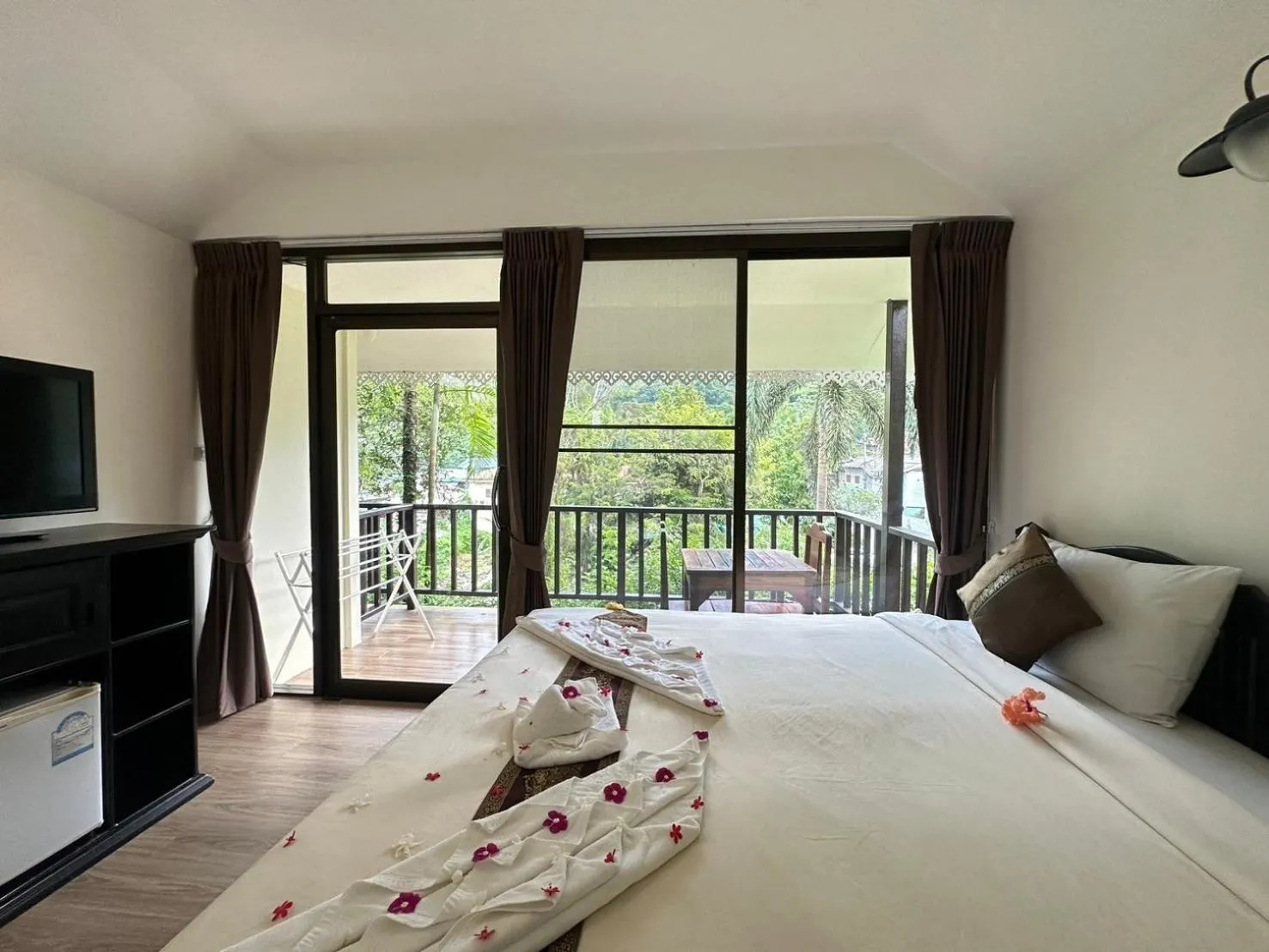 Bedroom, Bed in Chang Cliff Resort