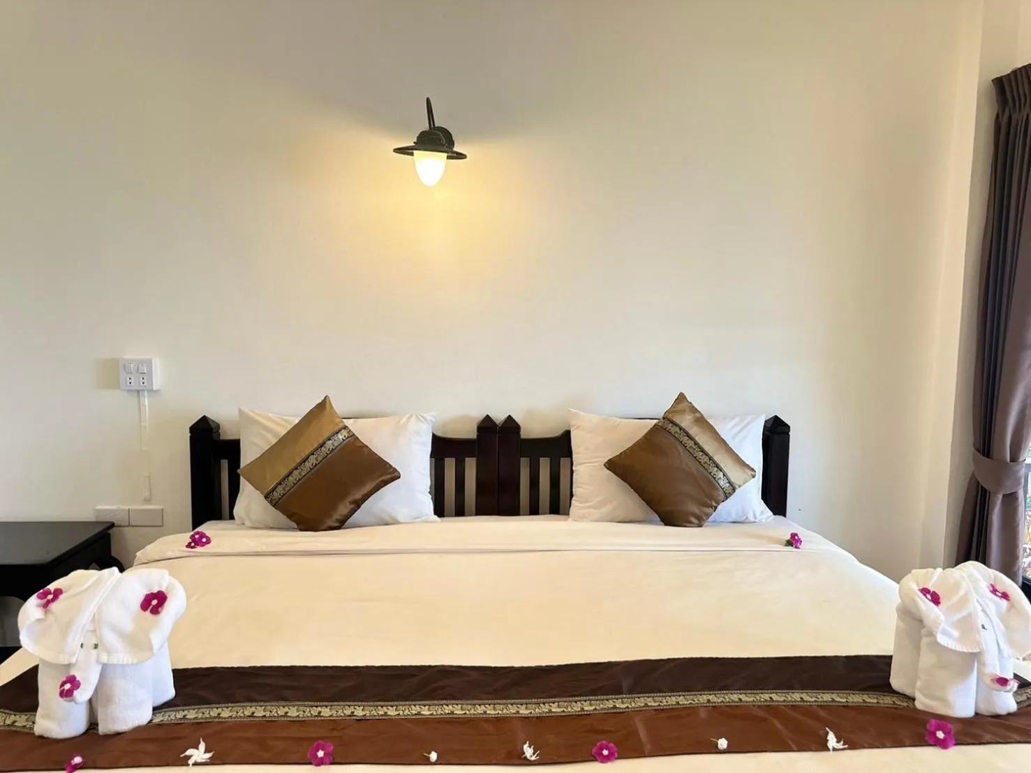 Bedroom, Bed in Chang Cliff Resort