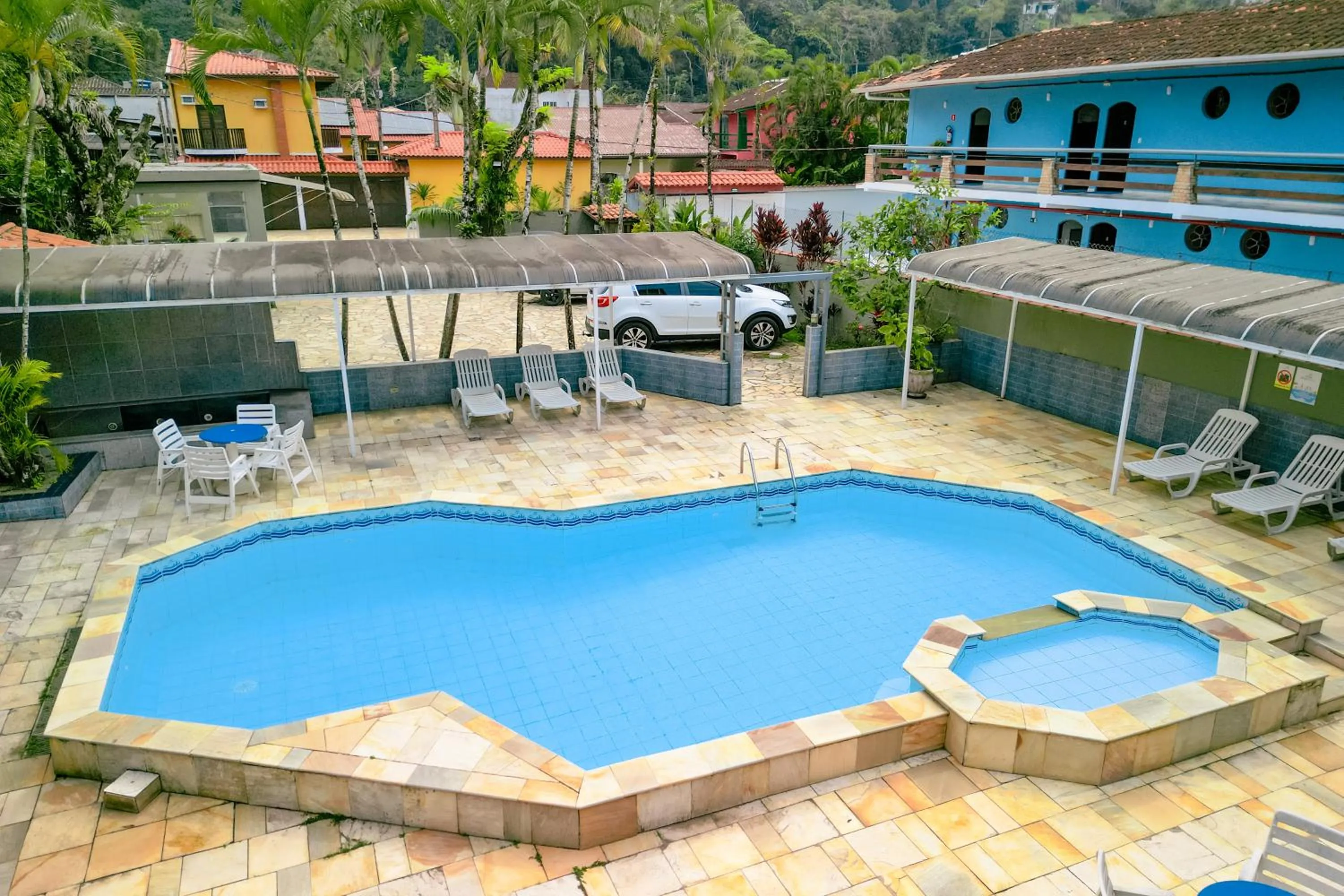 Pool view in VELINN Pousada Ubatuba Tropical