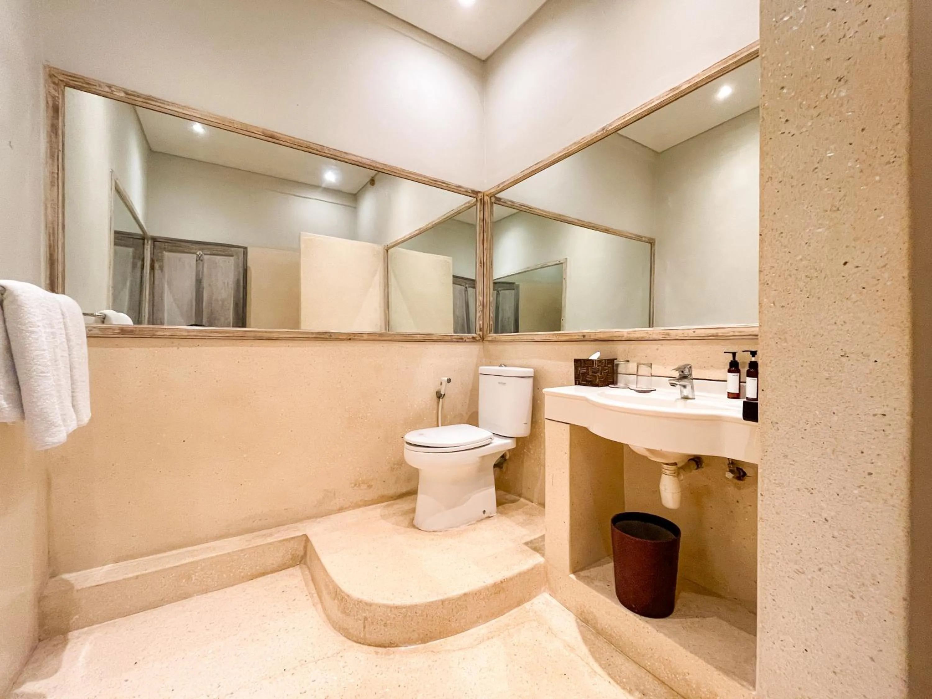 Shower in Kresna By The Sea By Kresna Hospitality