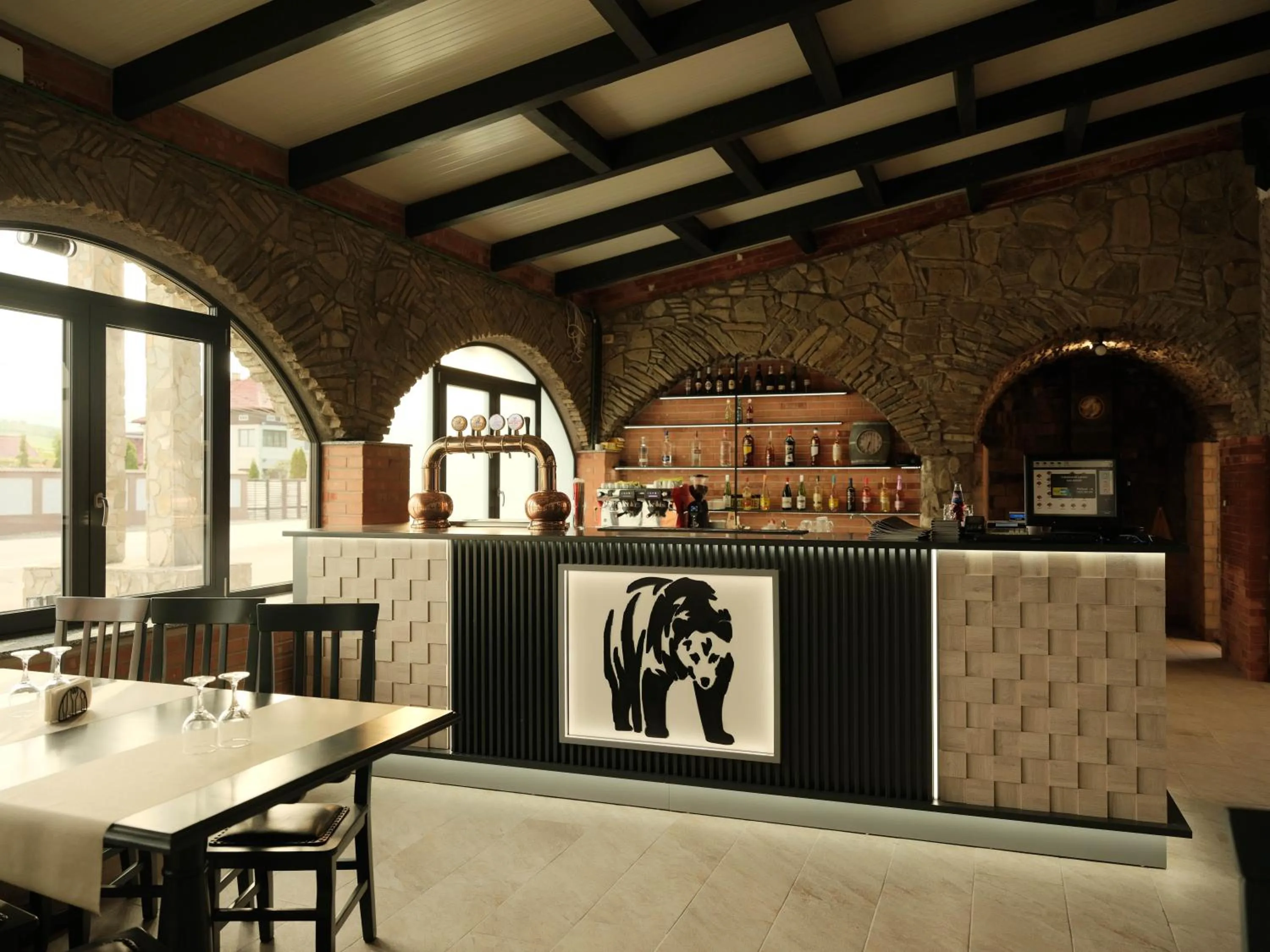 Restaurant/places to eat in Hanul Ursilor