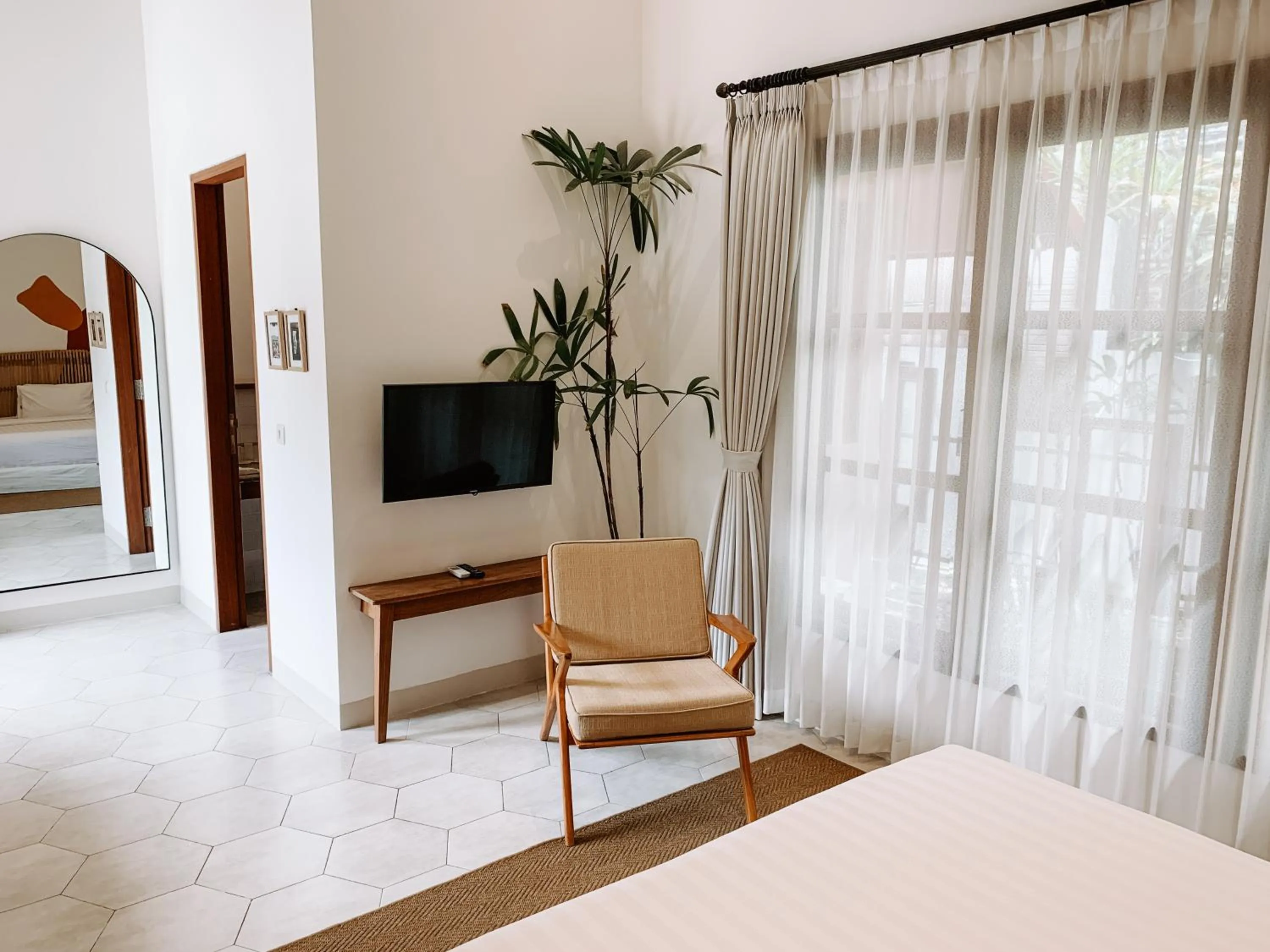 TV and multimedia, Bed in Happy Together By Kresna Hospitality