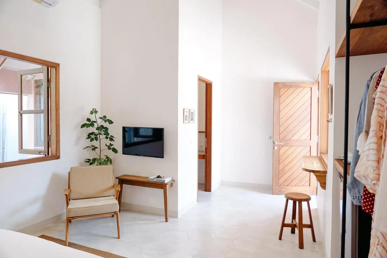 TV and multimedia, Bed in Happy Together By Kresna Hospitality