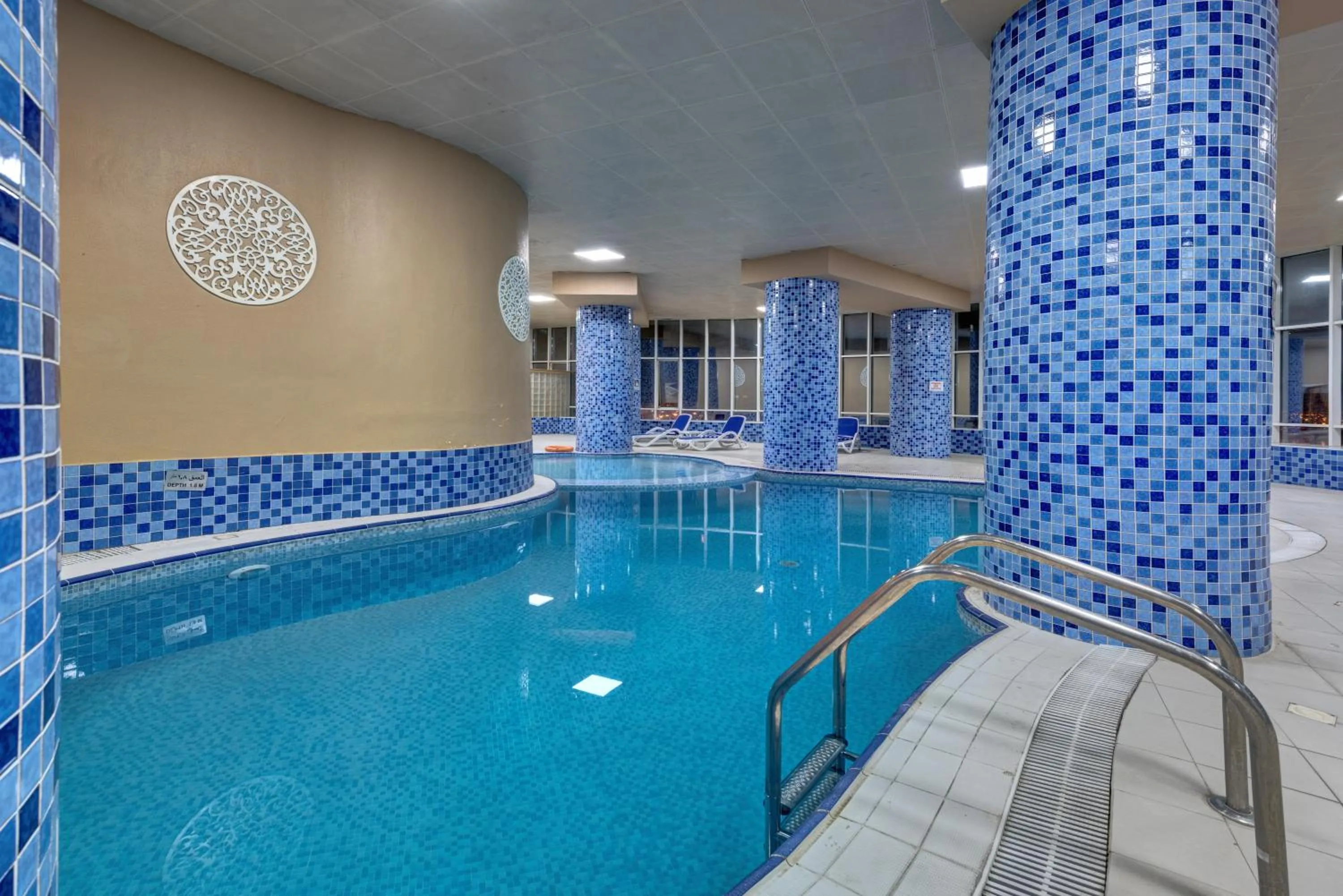 Swimming pool in Aryana Hotel