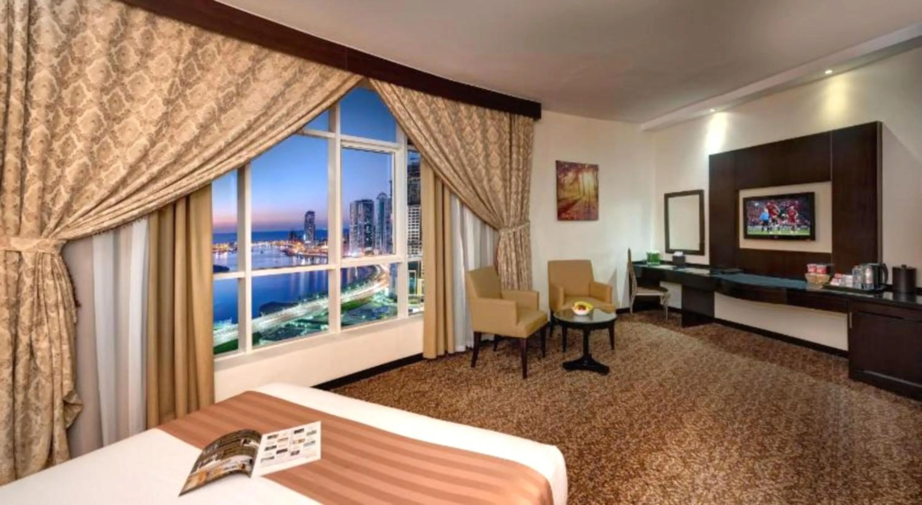 TV and multimedia, Bed in Aryana Hotel