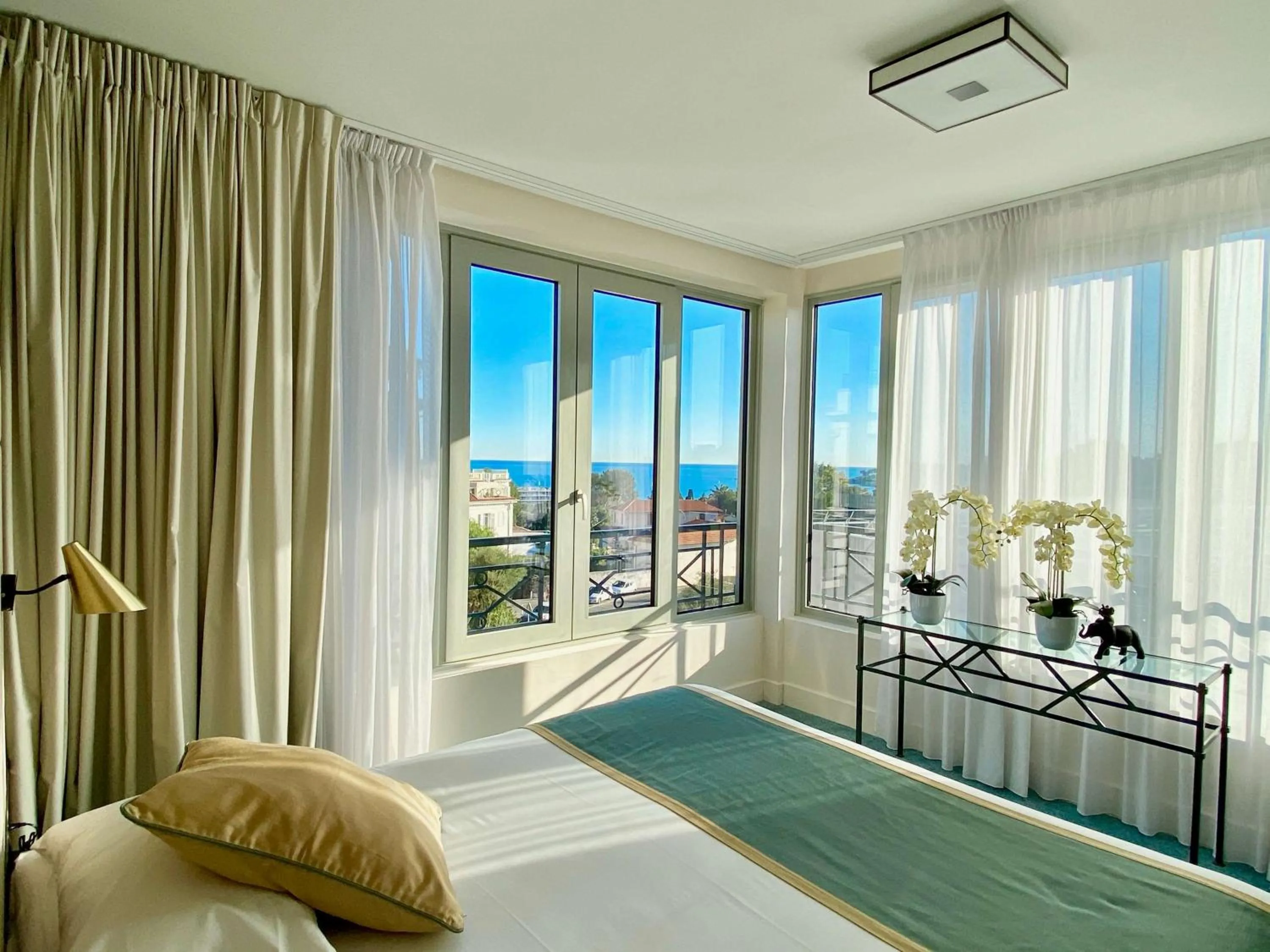 Photo of the whole room, Bed in Best Western Hôtel Journel Antibes Juan-les-Pins