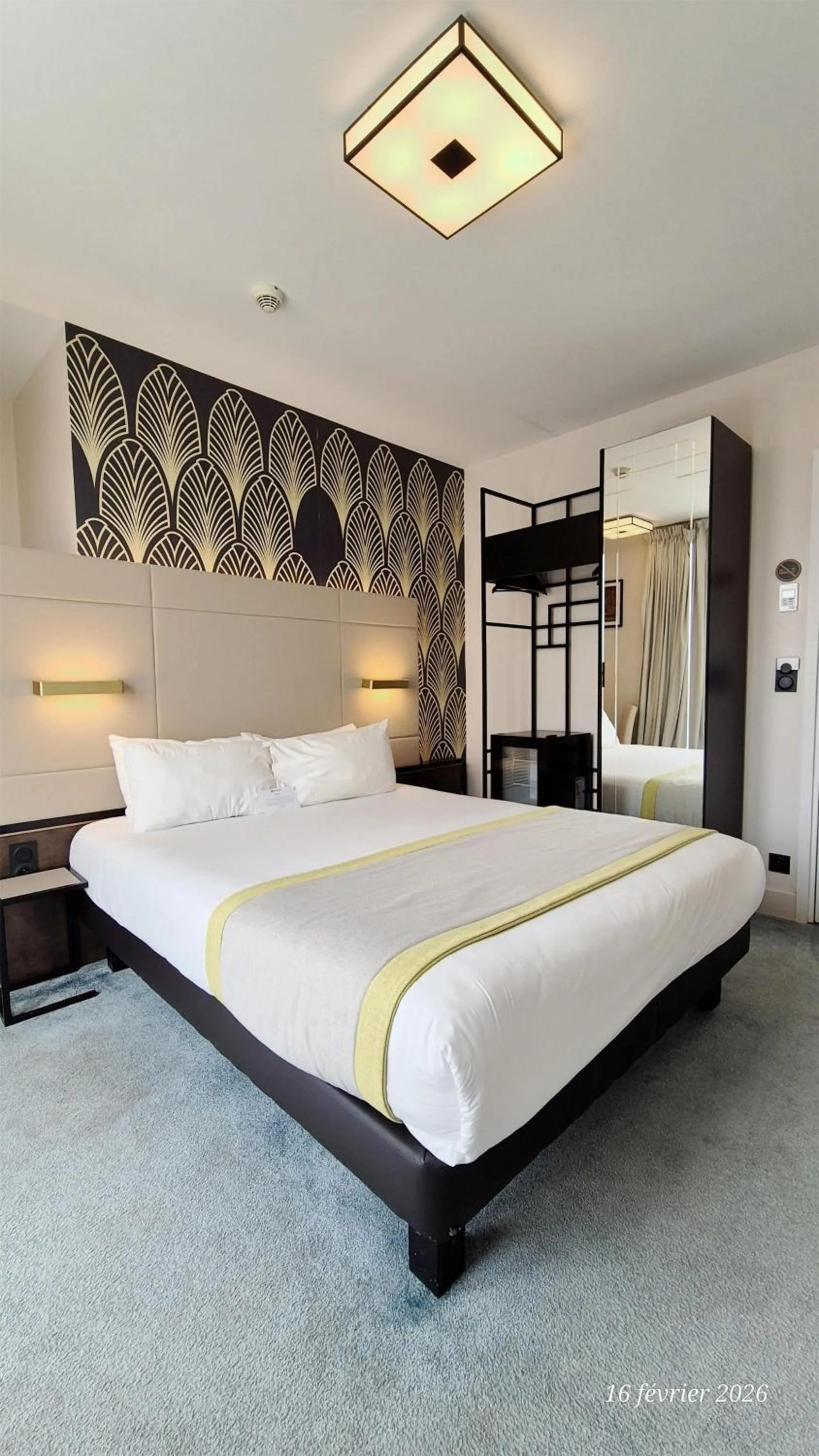 Bedroom, Bed in Best Western Hôtel Journel Antibes Juan-les-Pins