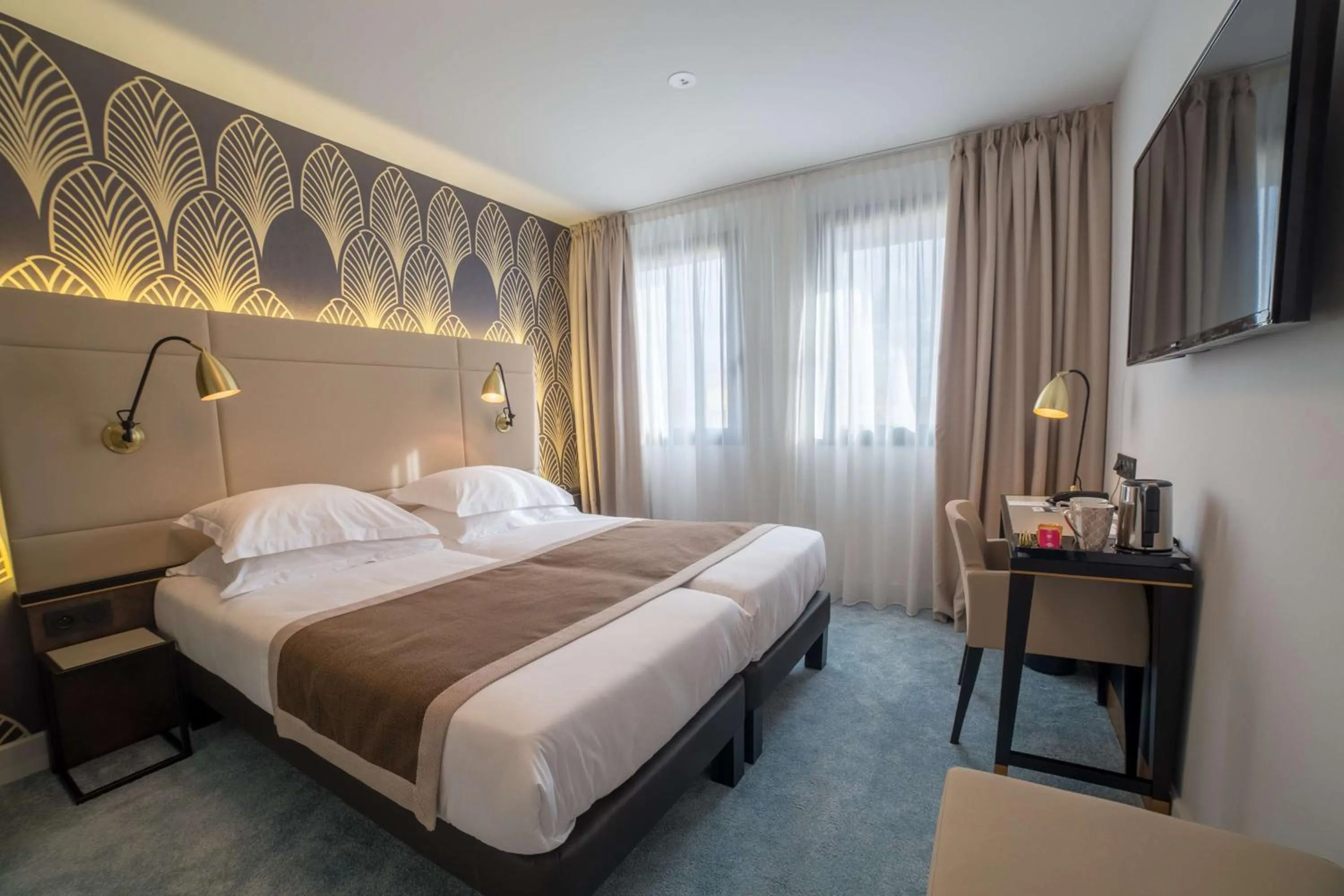 Photo of the whole room, Bed in Best Western Hôtel Journel Antibes Juan-les-Pins