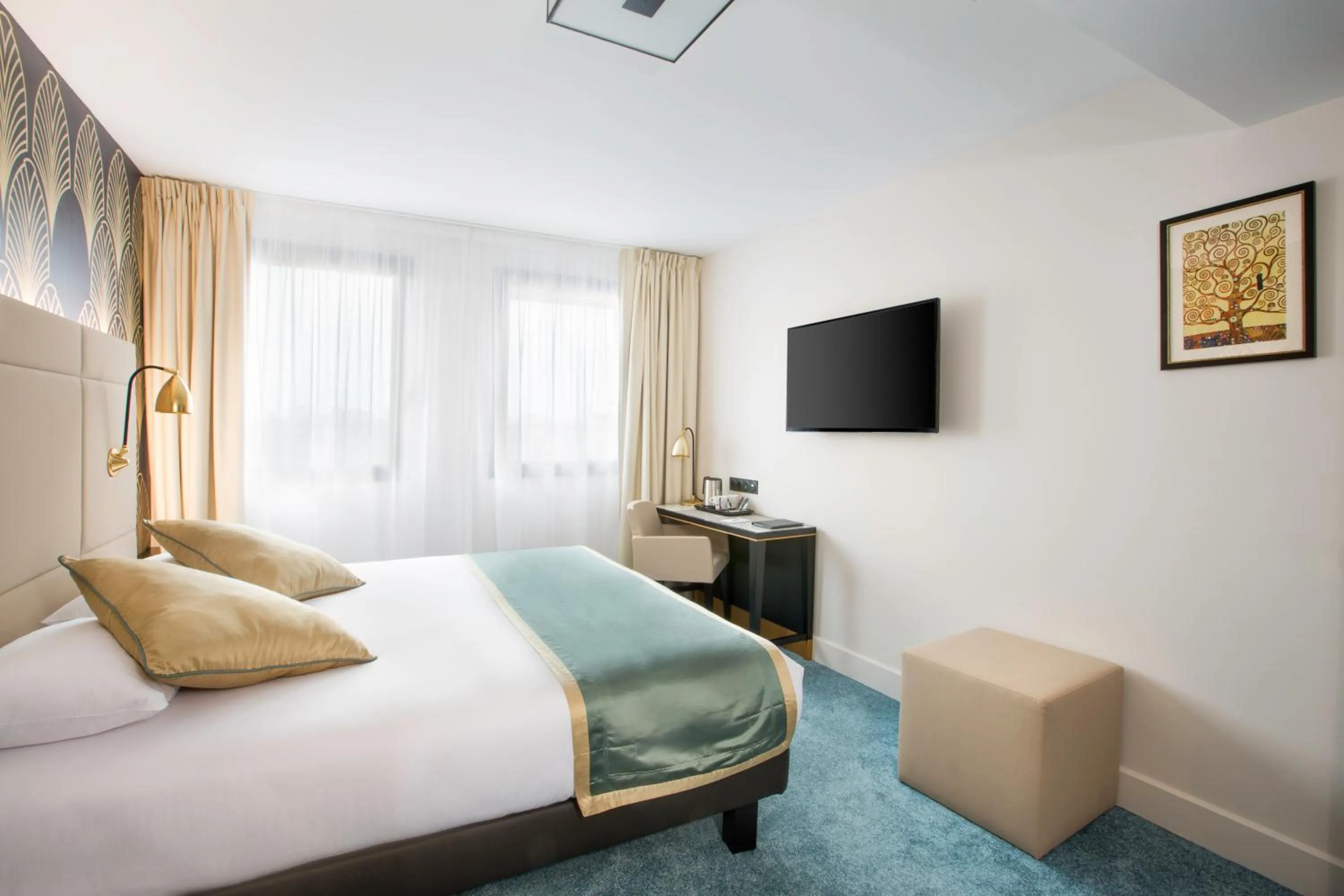 Bed in Best Western Hôtel Journel Antibes Juan-les-Pins