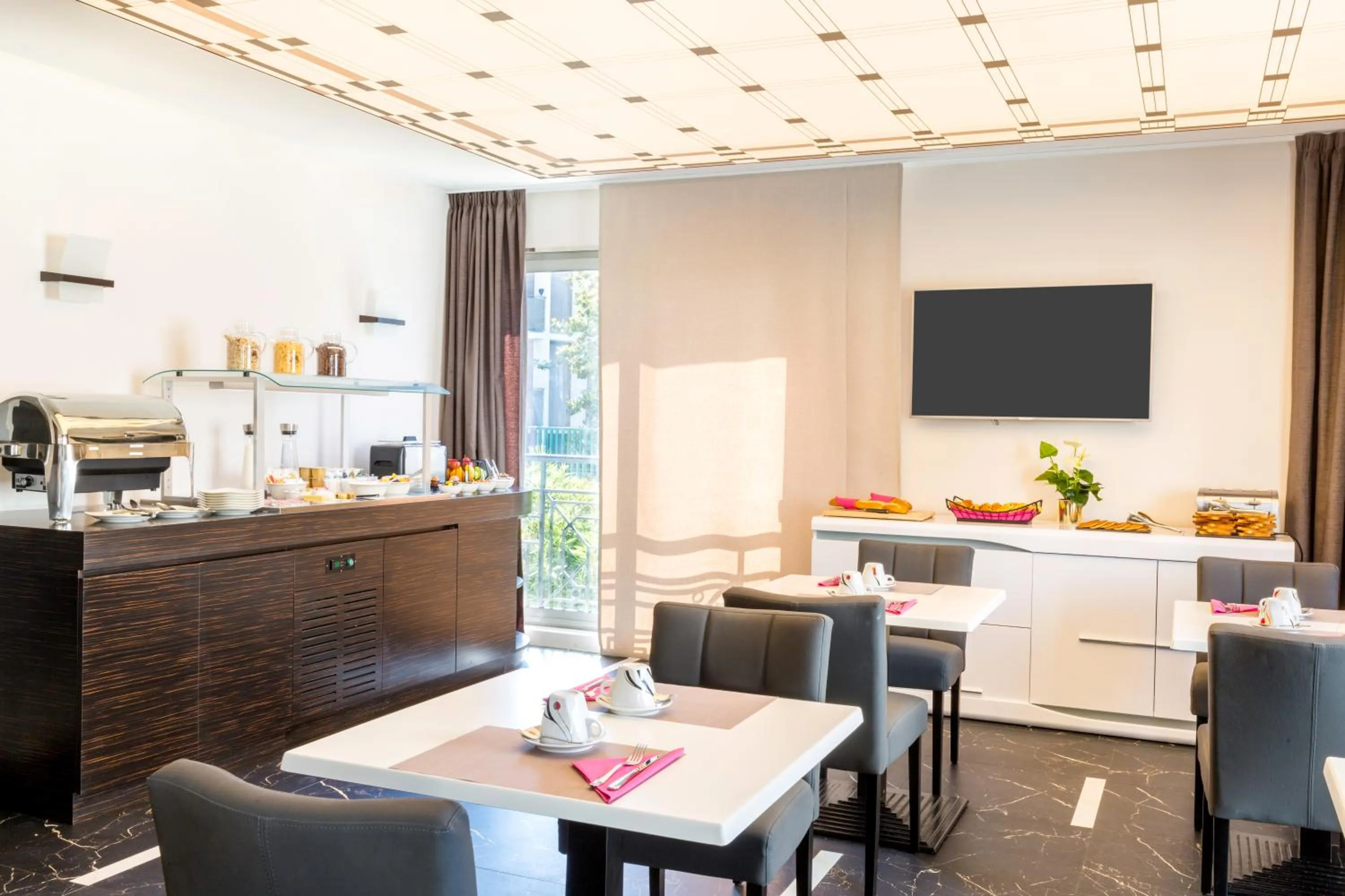 Breakfast in Best Western Hôtel Journel Antibes Juan-les-Pins