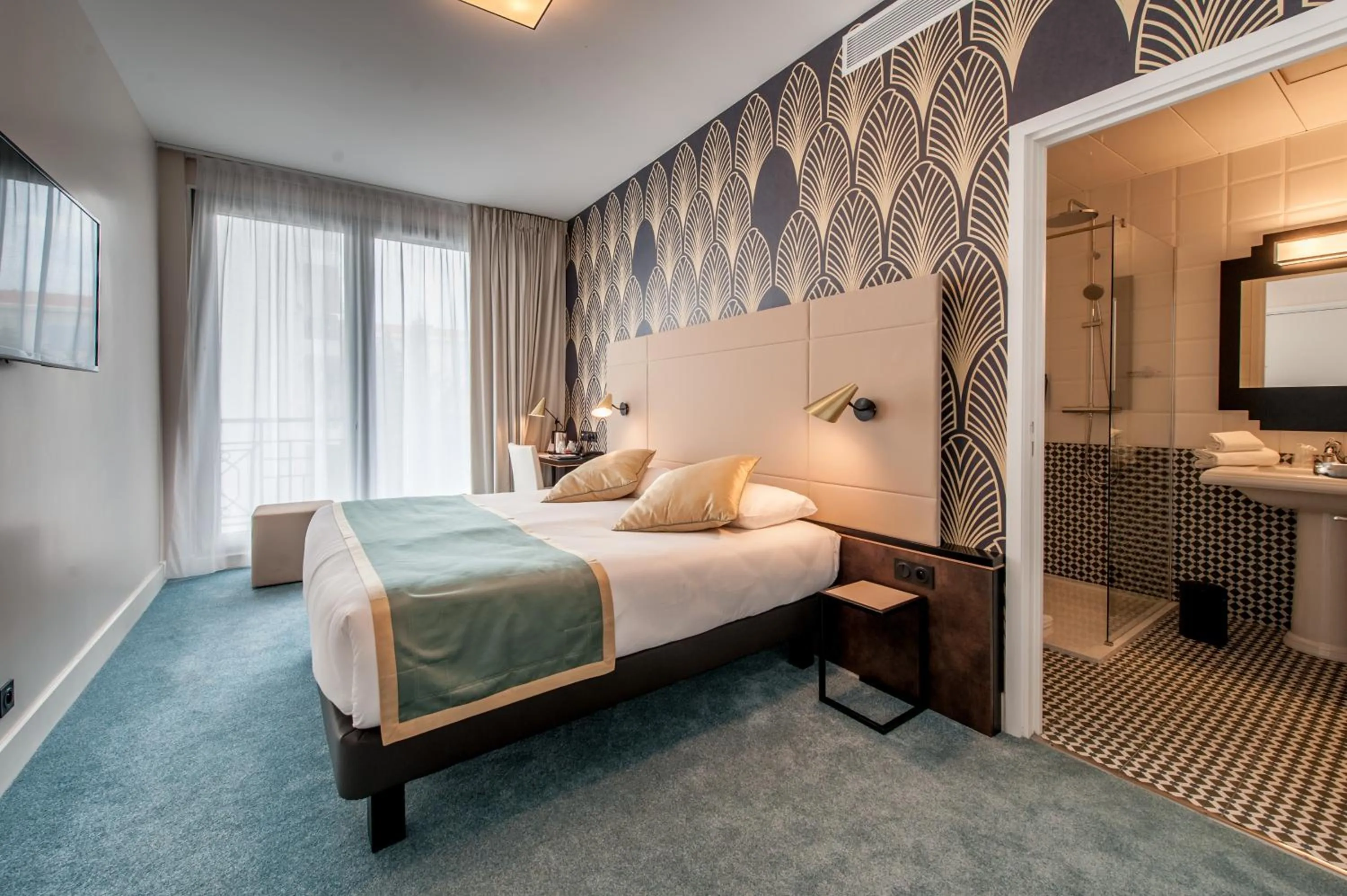 Bed in Best Western Hôtel Journel Antibes Juan-les-Pins