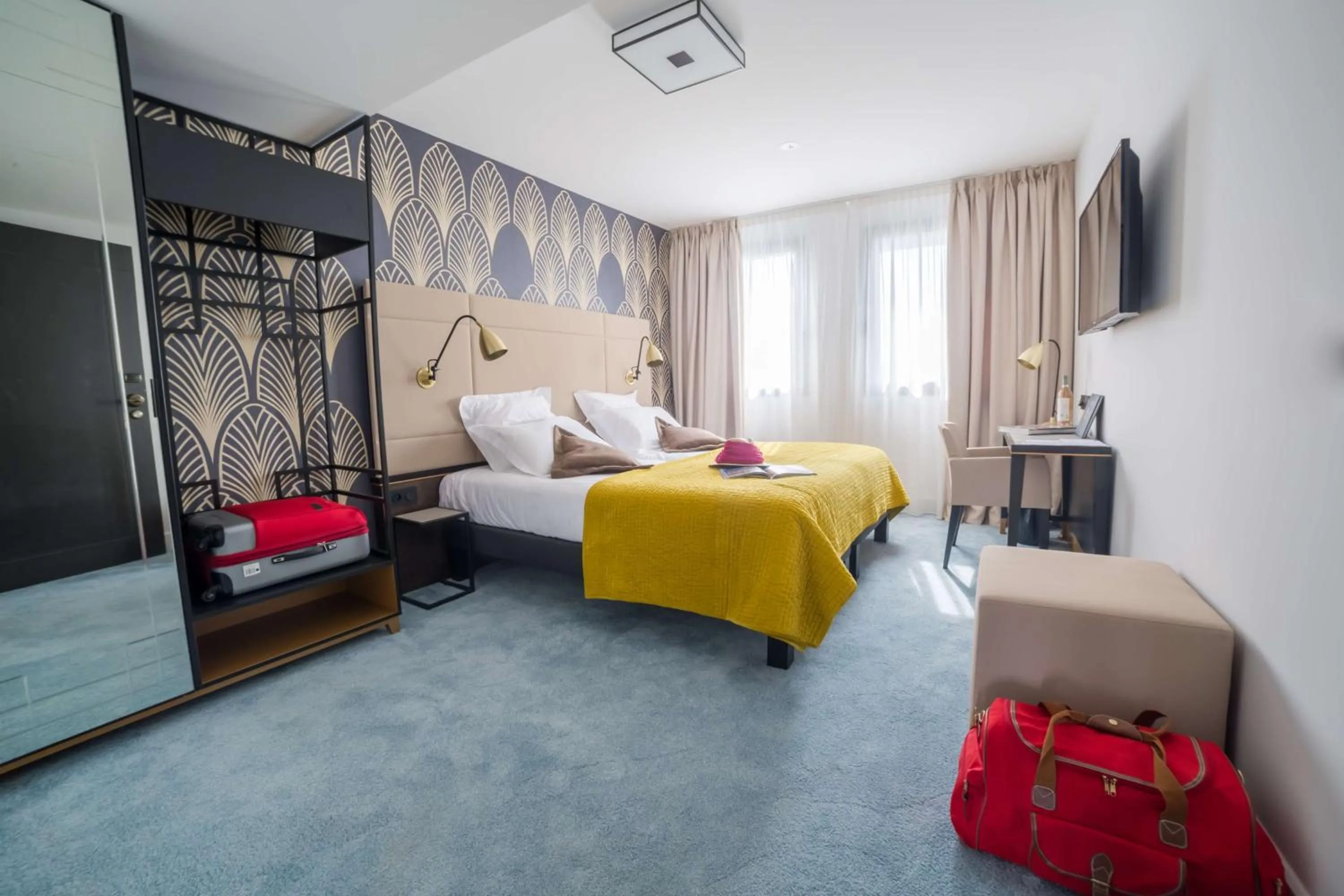 Photo of the whole room, Bed in Best Western Hôtel Journel Antibes Juan-les-Pins