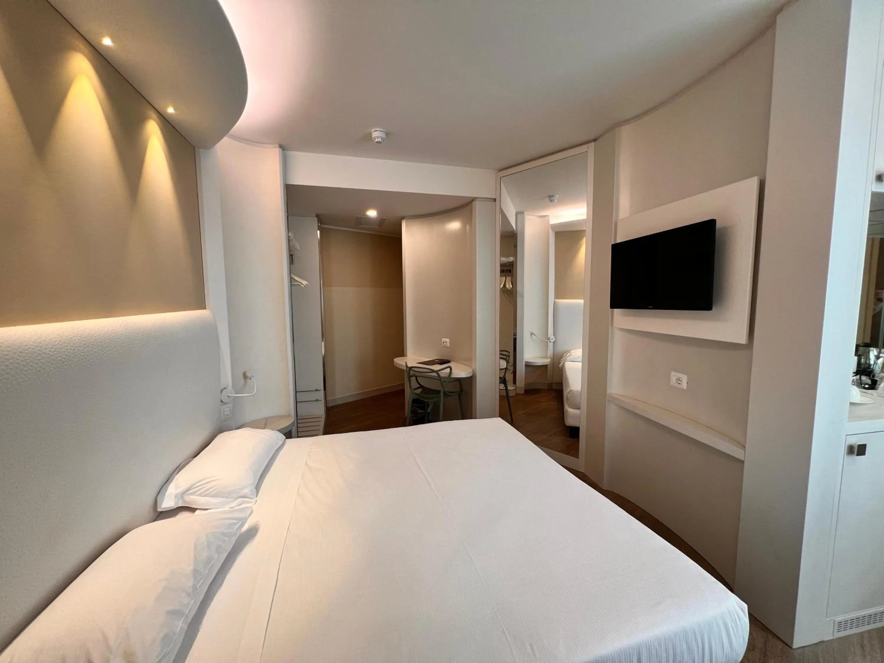 Bedroom, Bed in Ark Hotel