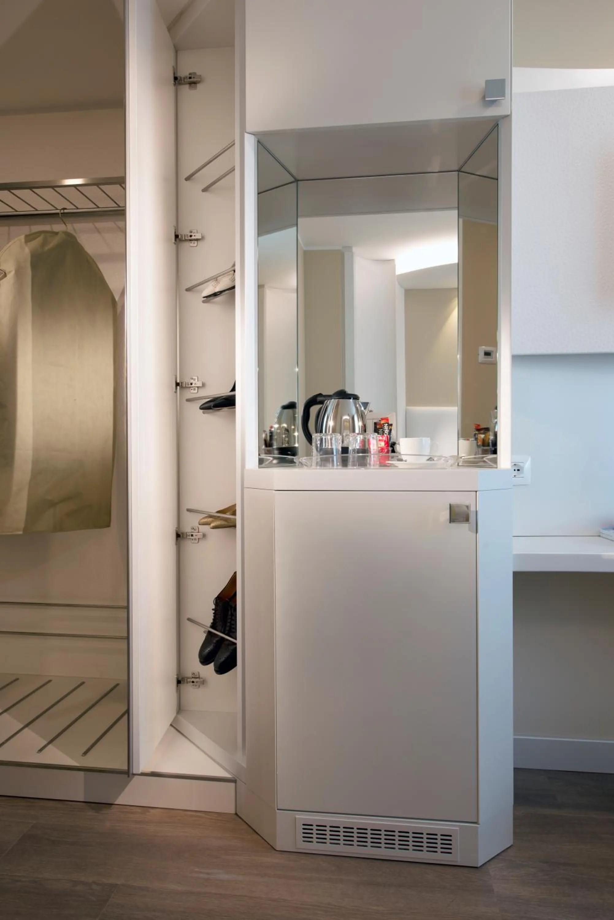 Coffee/tea facilities in Ark Hotel