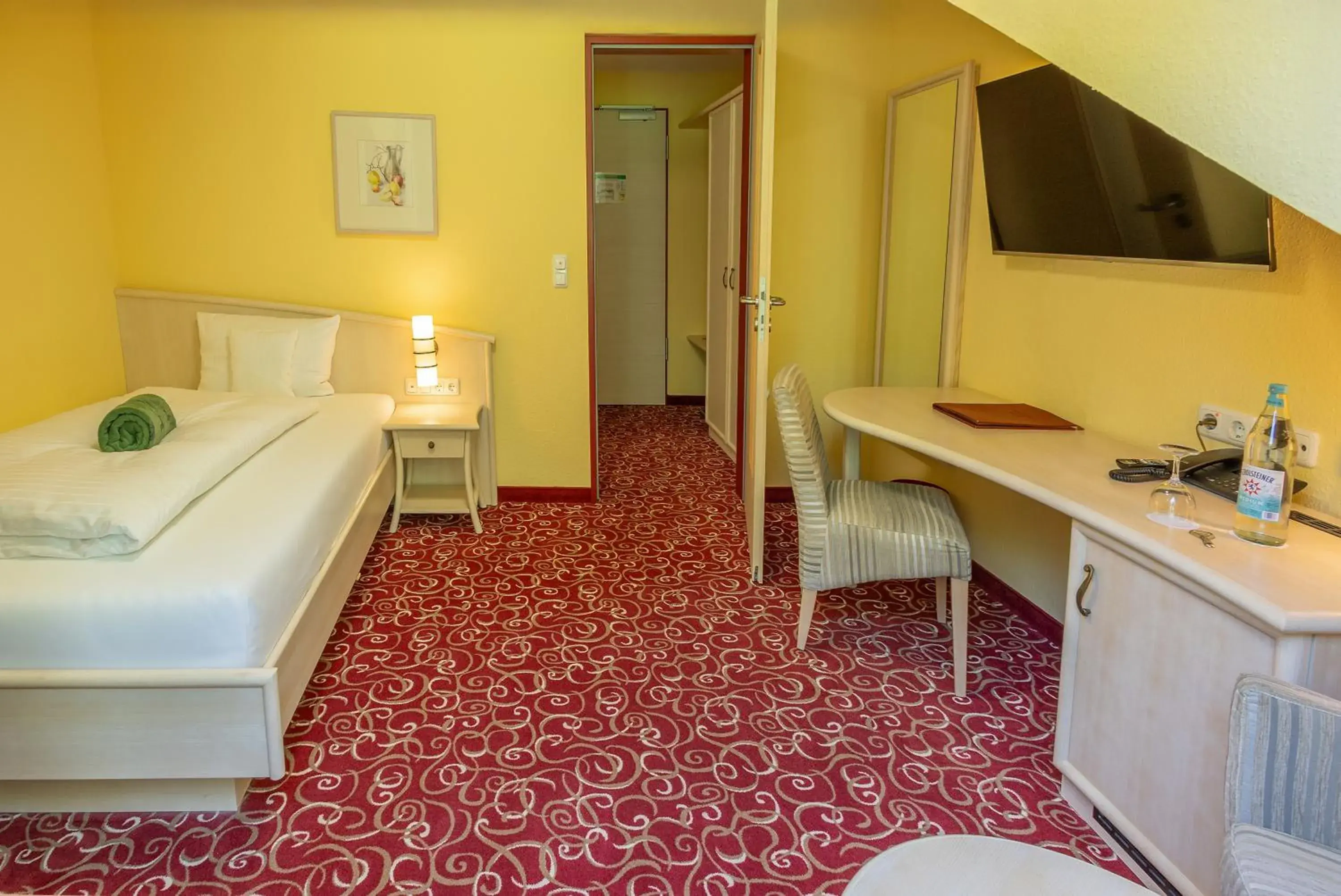 Single Room with Balcony - single occupancy in Waldhaus am See Single Room with Balcony - single occupancy in Waldhaus am See