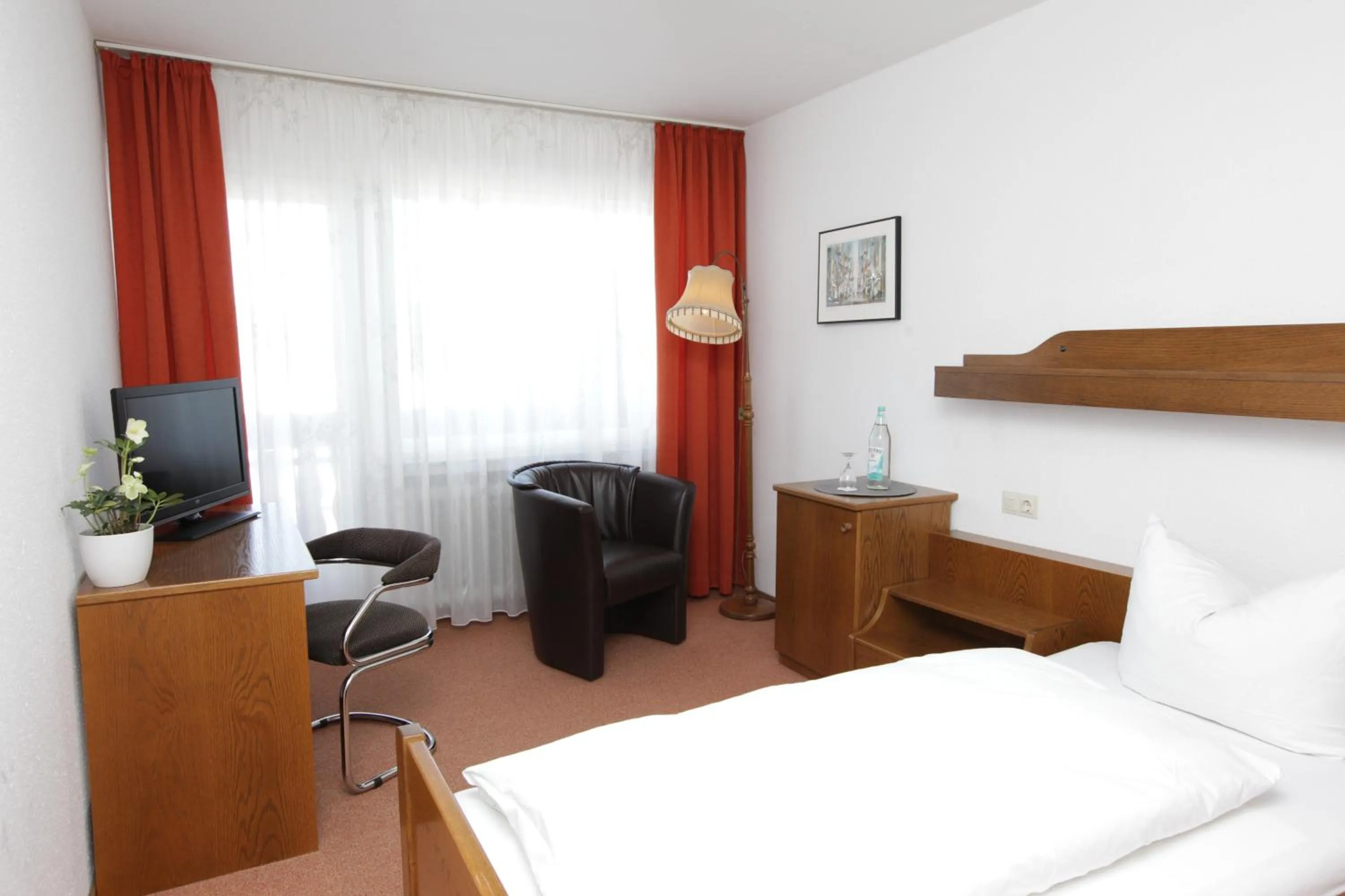 Day, Bed in Hotel an der Sonne & Restaurant Zum Schneiger