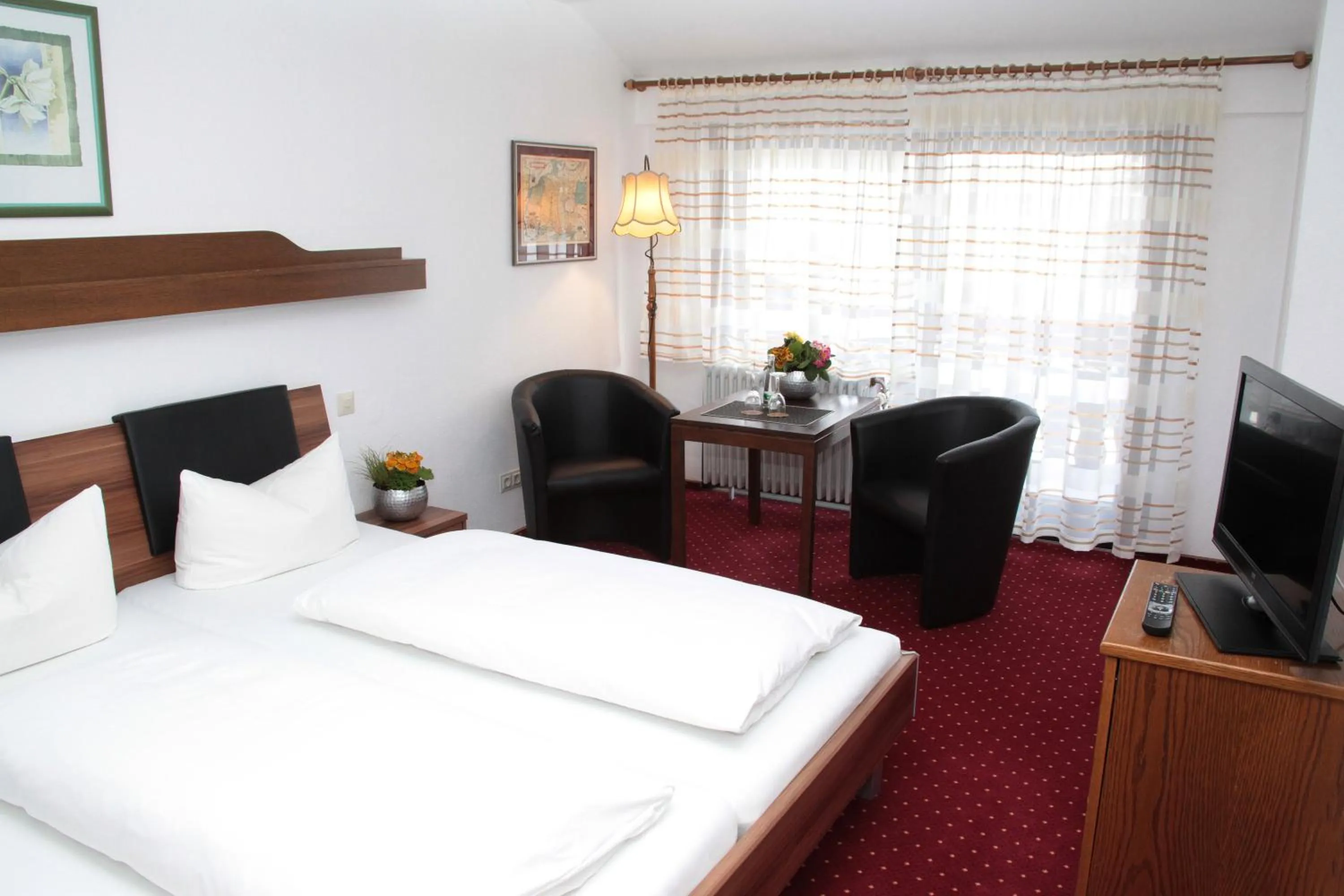 Photo of the whole room, Bed in Hotel an der Sonne & Restaurant Zum Schneiger