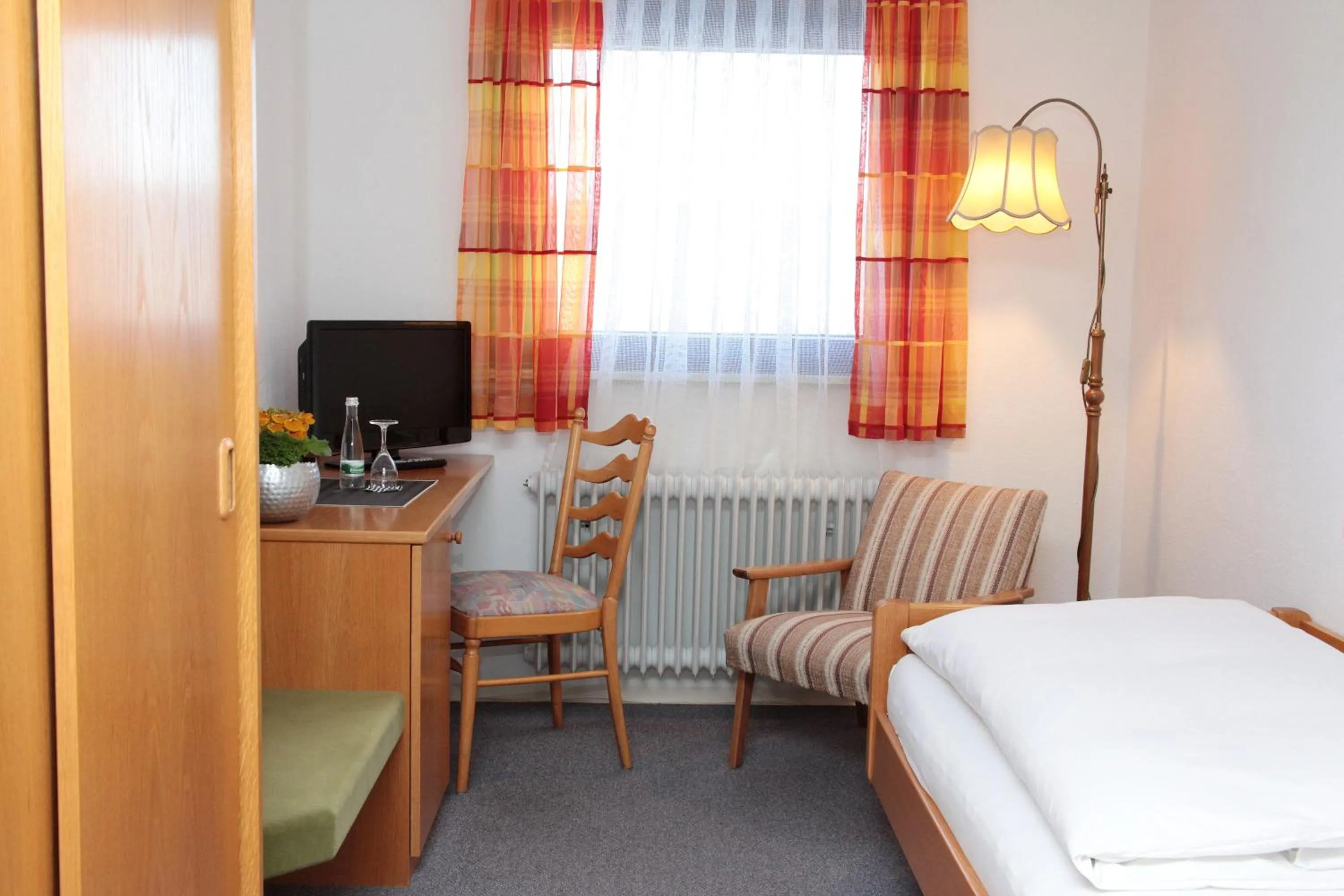 Photo of the whole room, Bed in Hotel an der Sonne & Restaurant Zum Schneiger