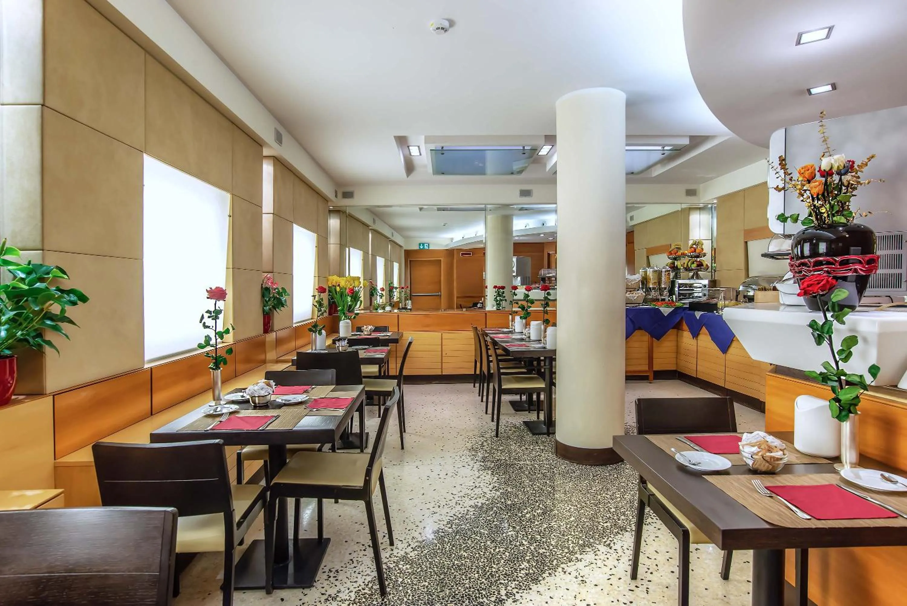 Buffet breakfast in Hotel Memphis