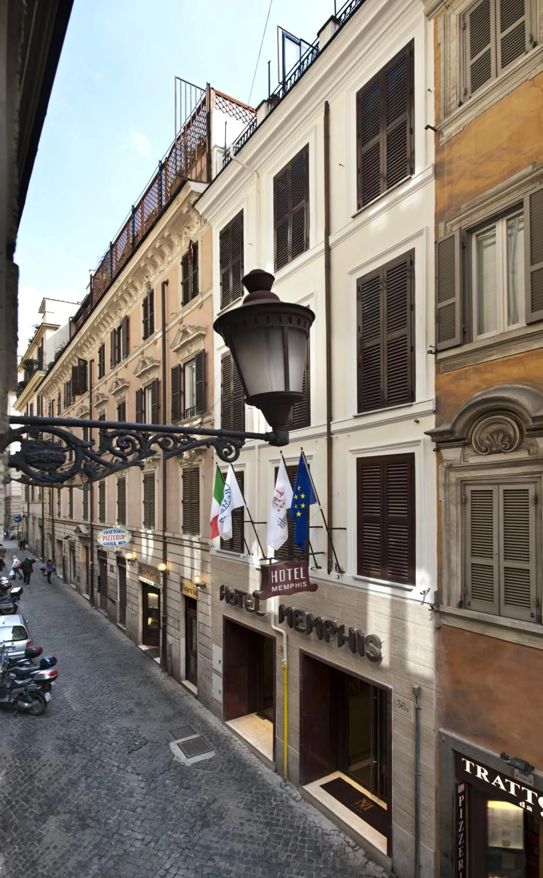 Facade/entrance in Hotel Memphis