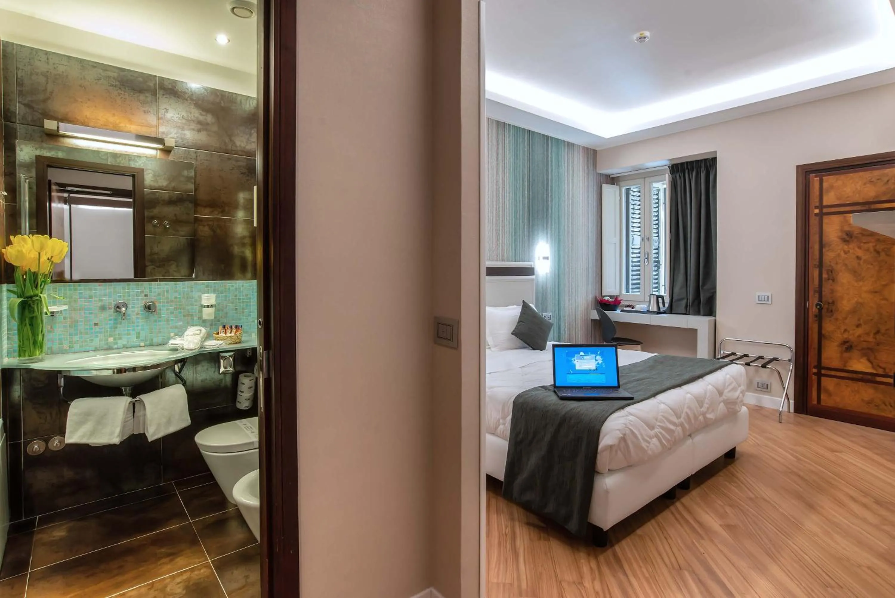 Bed in Hotel Memphis