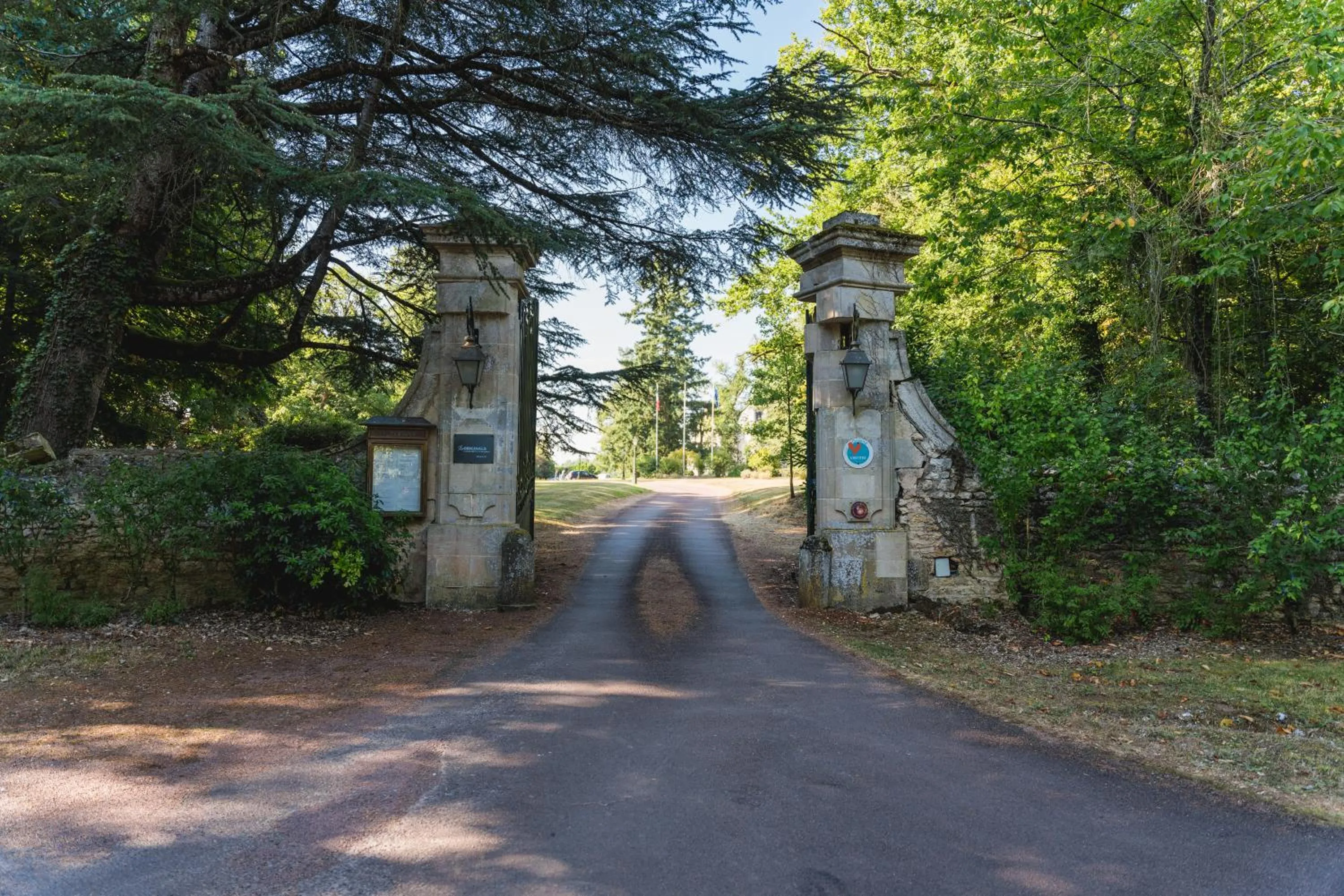 Hotel The Originals Château de Perigny