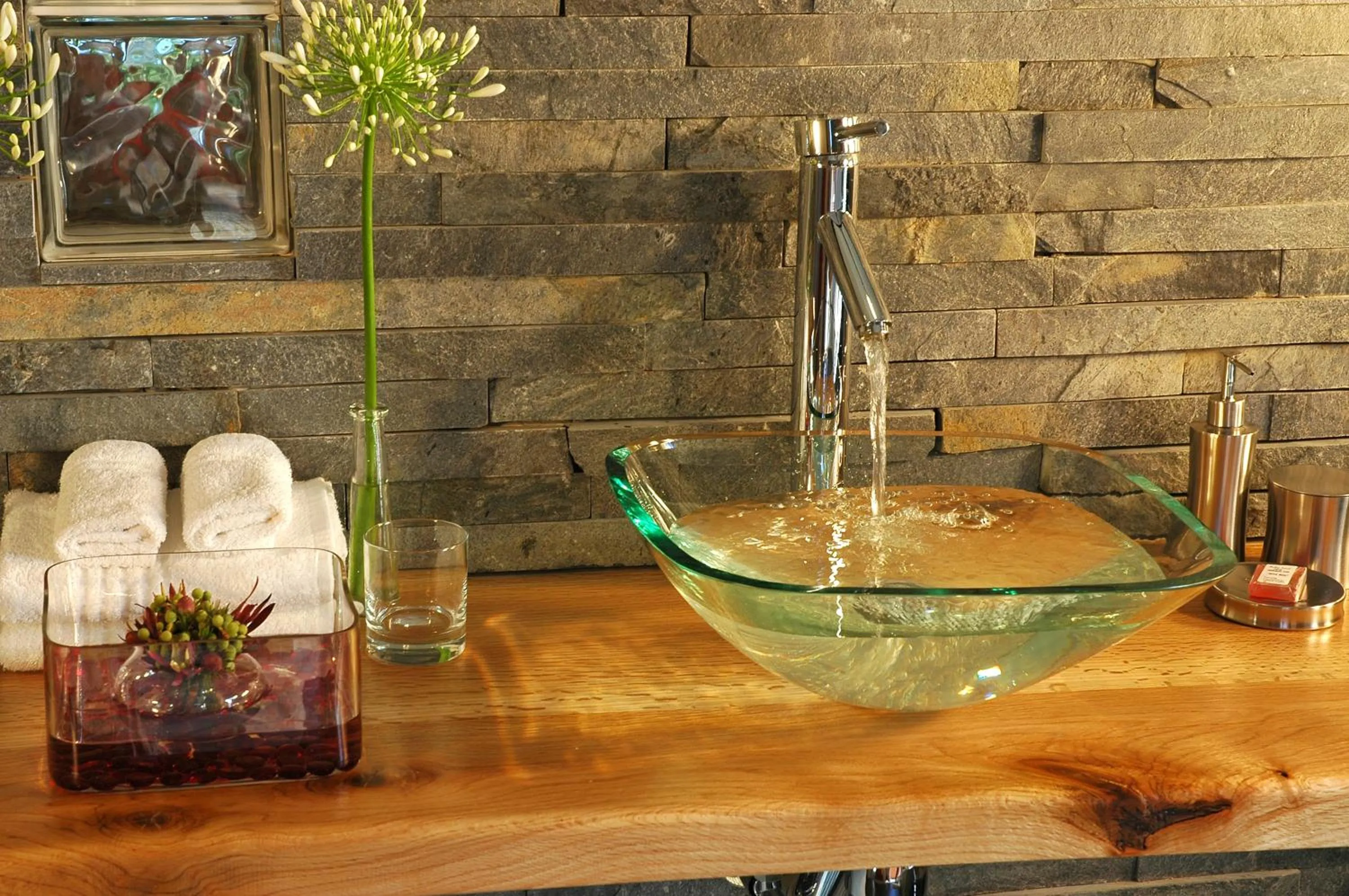 Bathroom in Lily Pond Country Lodge