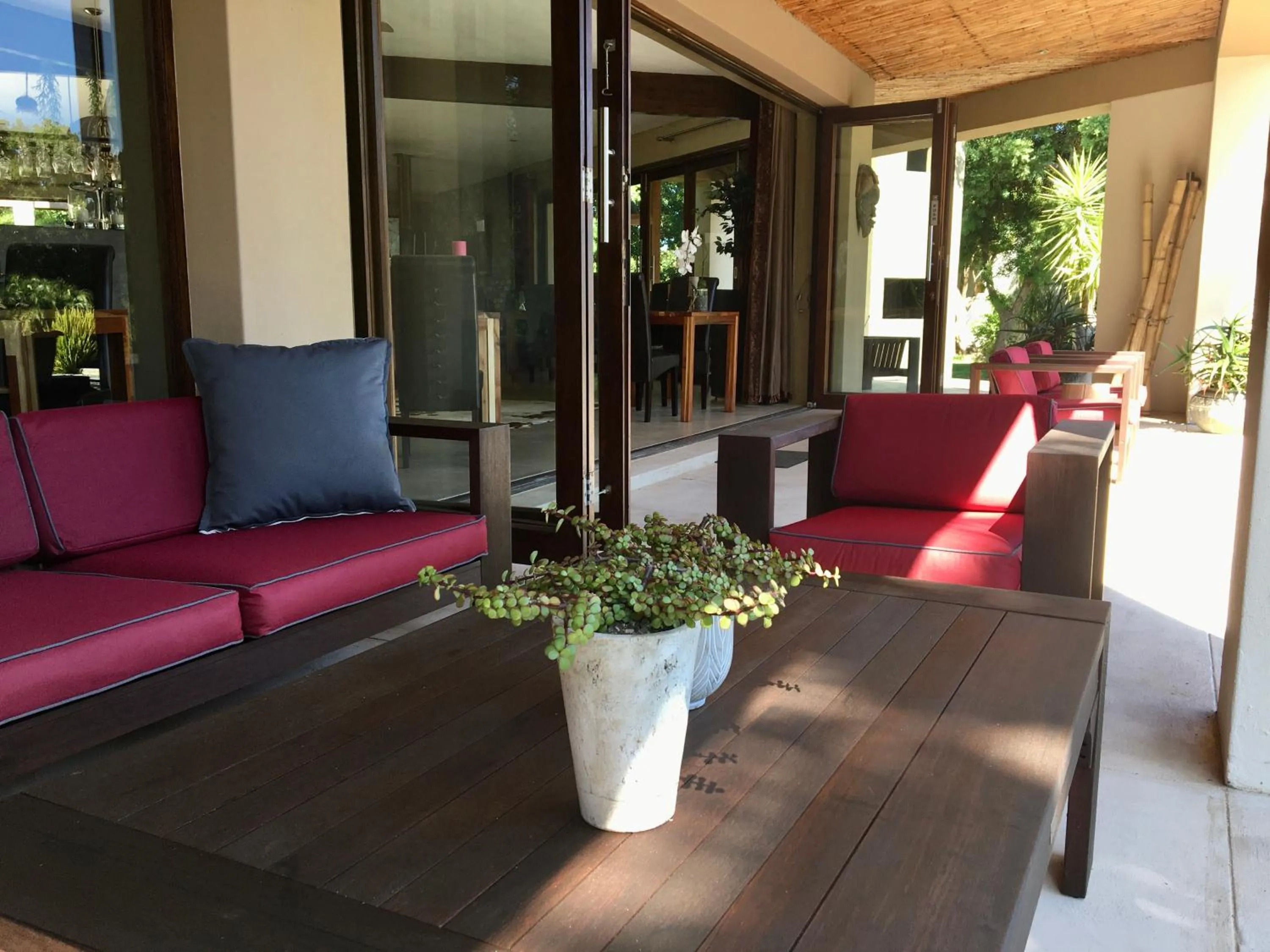 Restaurant/places to eat in Lily Pond Country Lodge