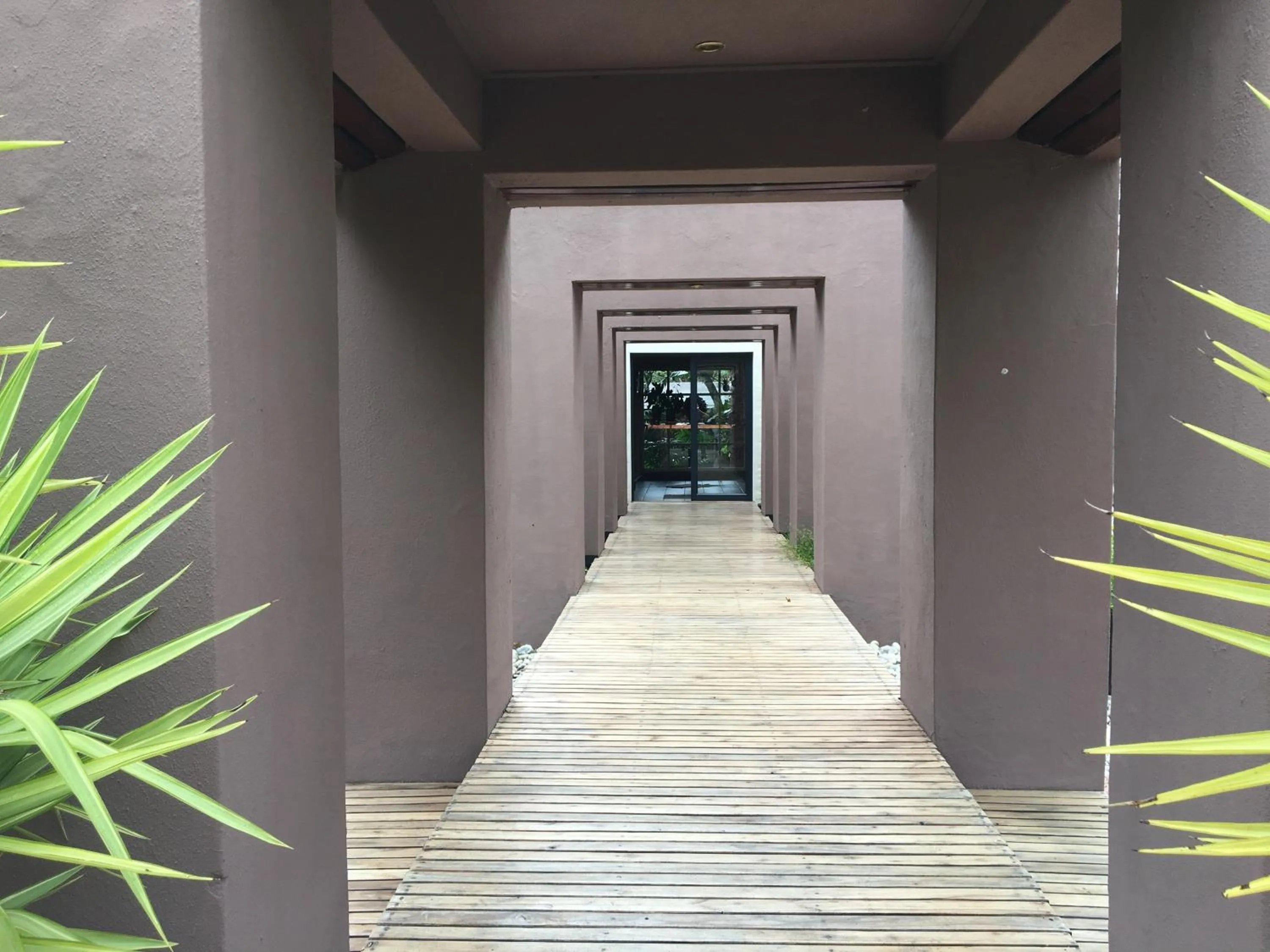 Facade/entrance in Lily Pond Country Lodge