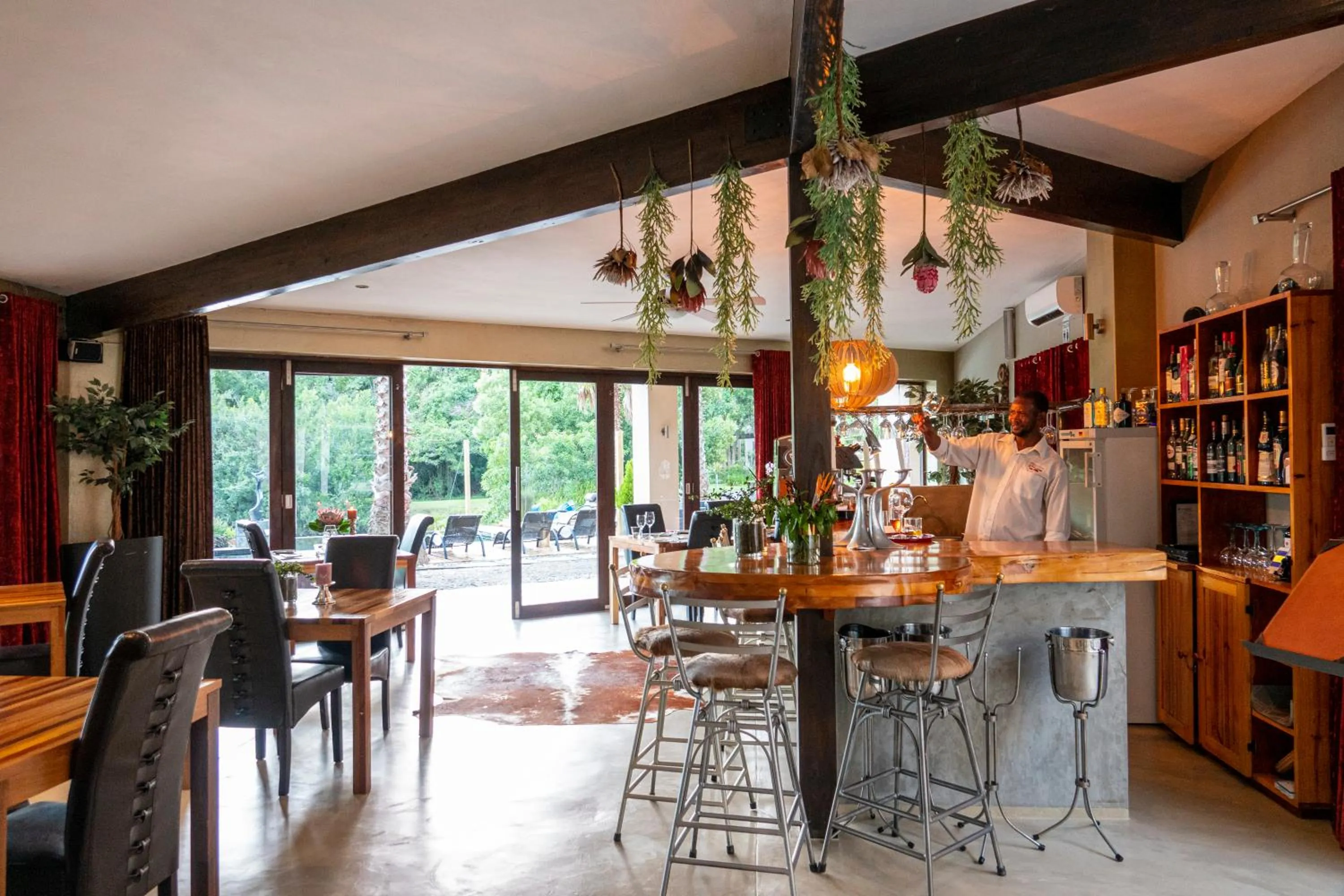 Restaurant/places to eat in Lily Pond Country Lodge