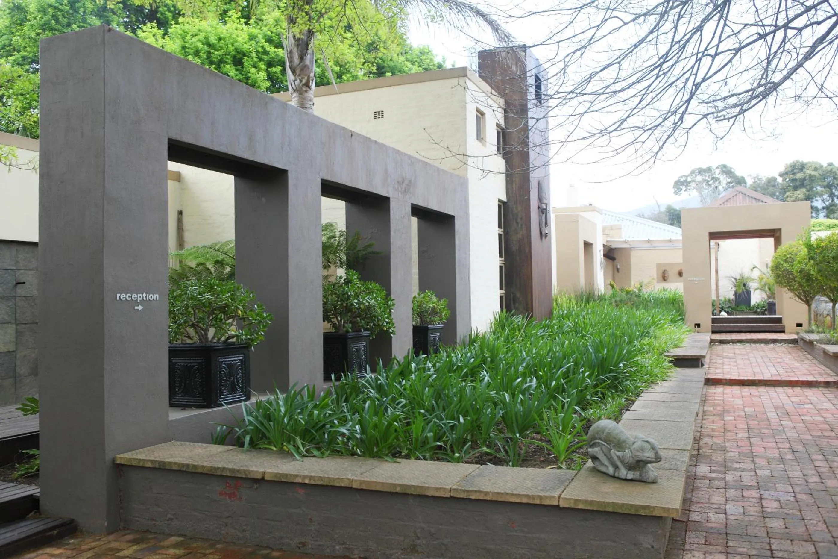 Facade/entrance in Lily Pond Country Lodge