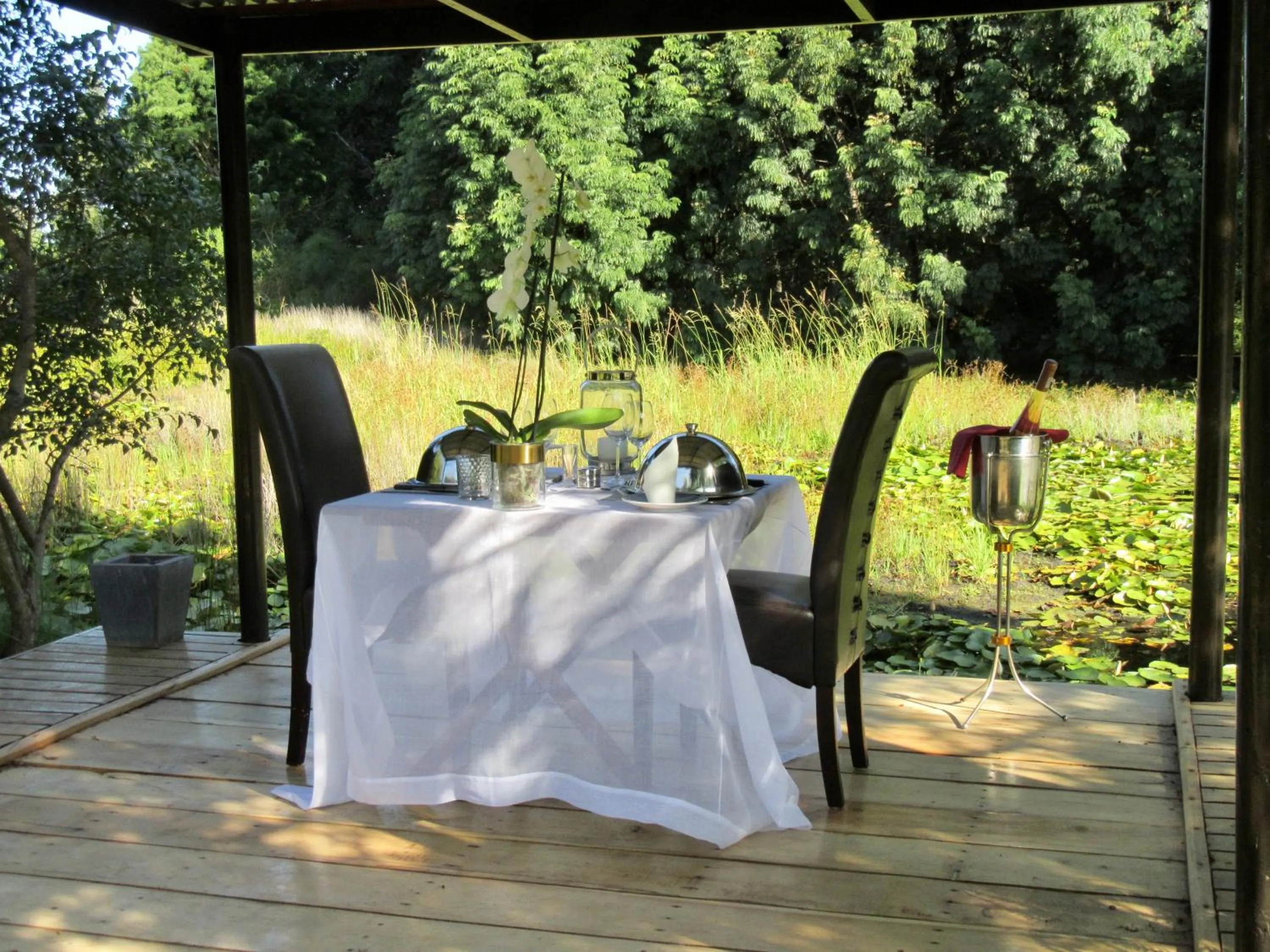 Restaurant/places to eat in Lily Pond Country Lodge