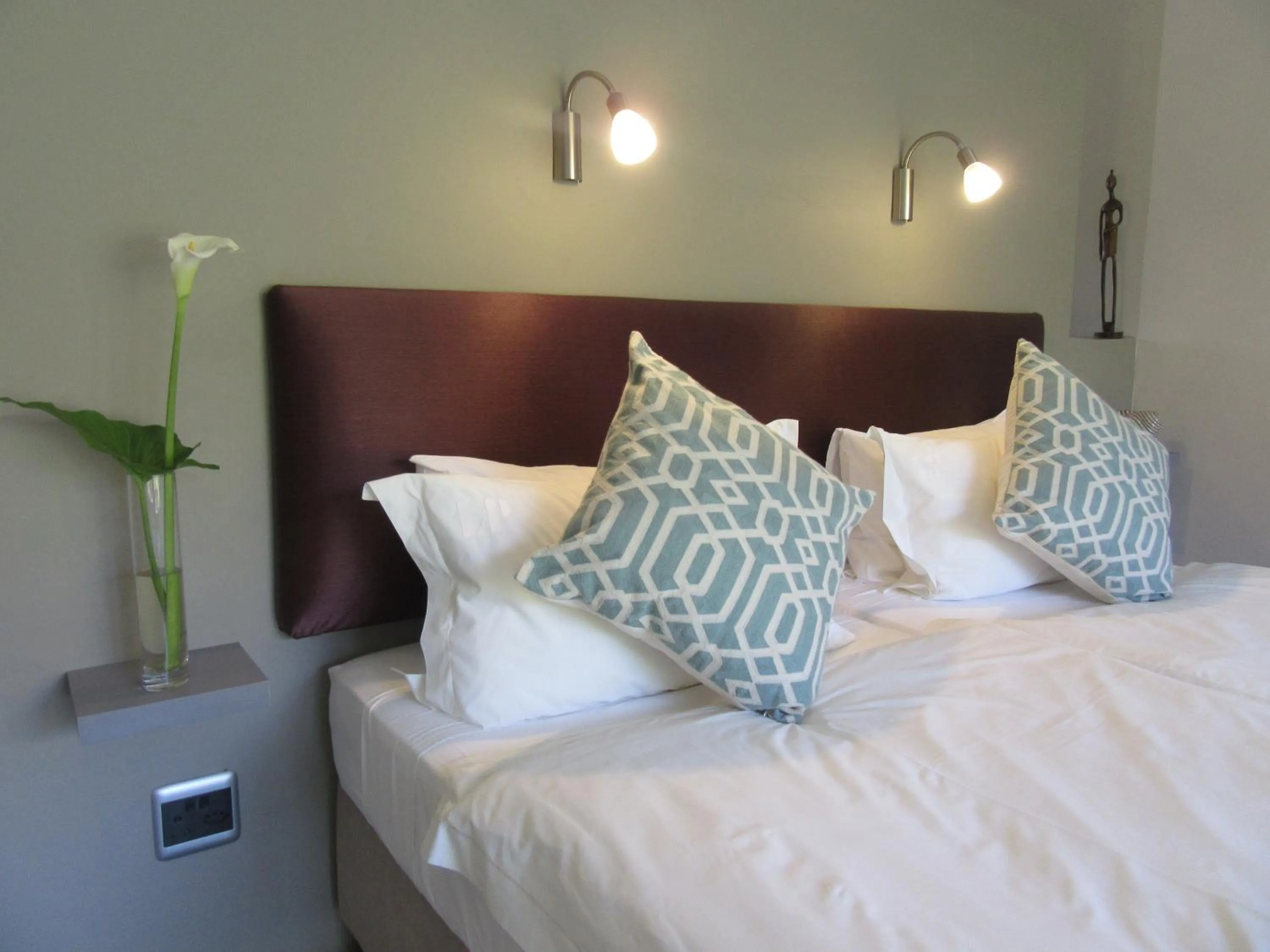 Decorative detail, Bed in Lily Pond Country Lodge