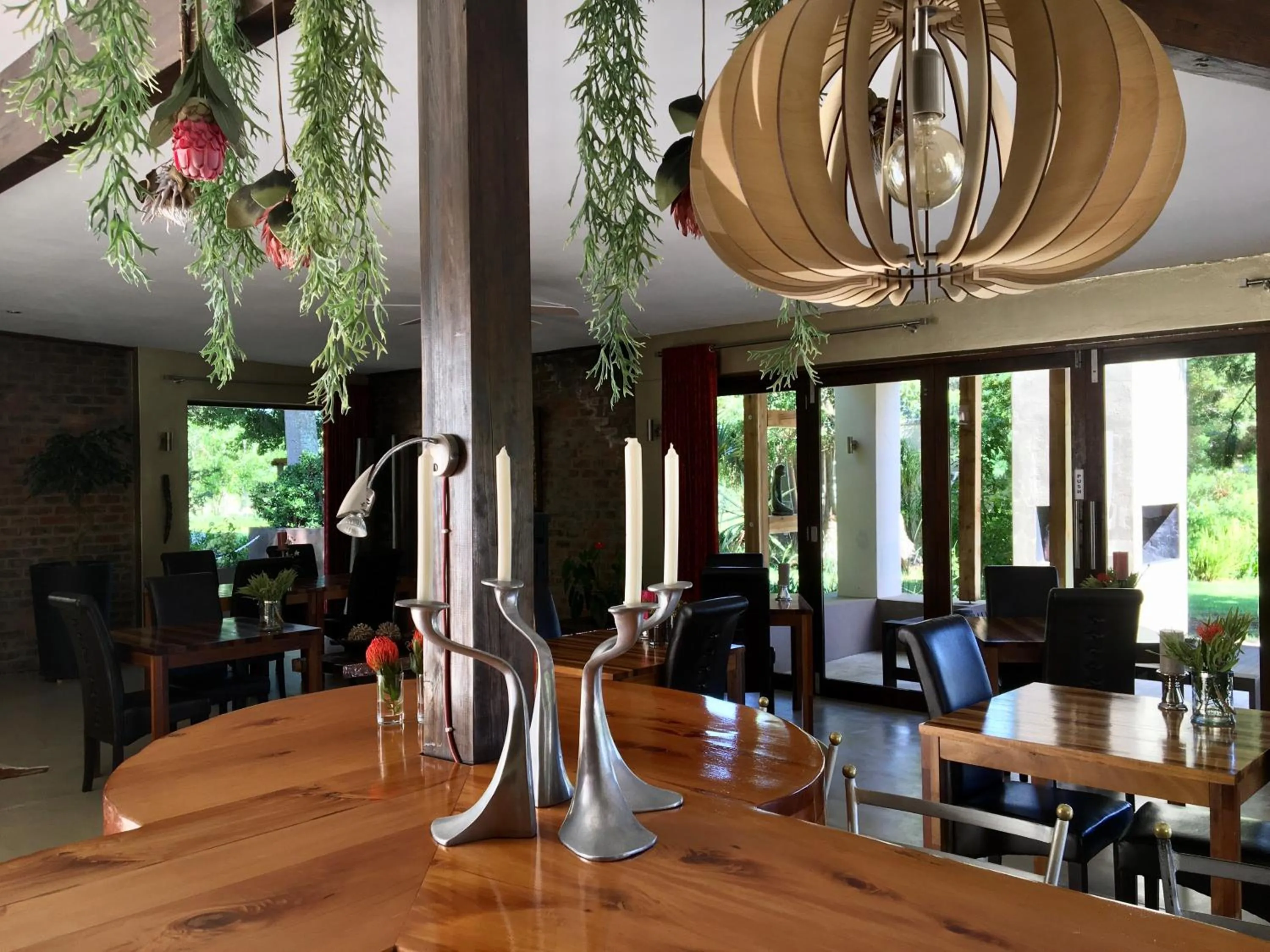 Restaurant/places to eat in Lily Pond Country Lodge