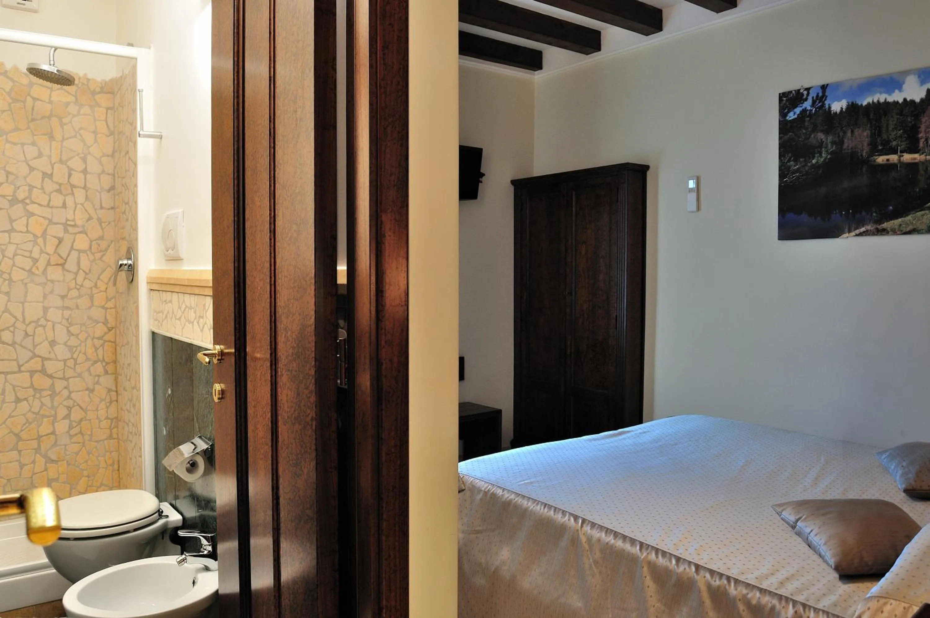 Photo of the whole room, Bed in Al Casaletto Hotel