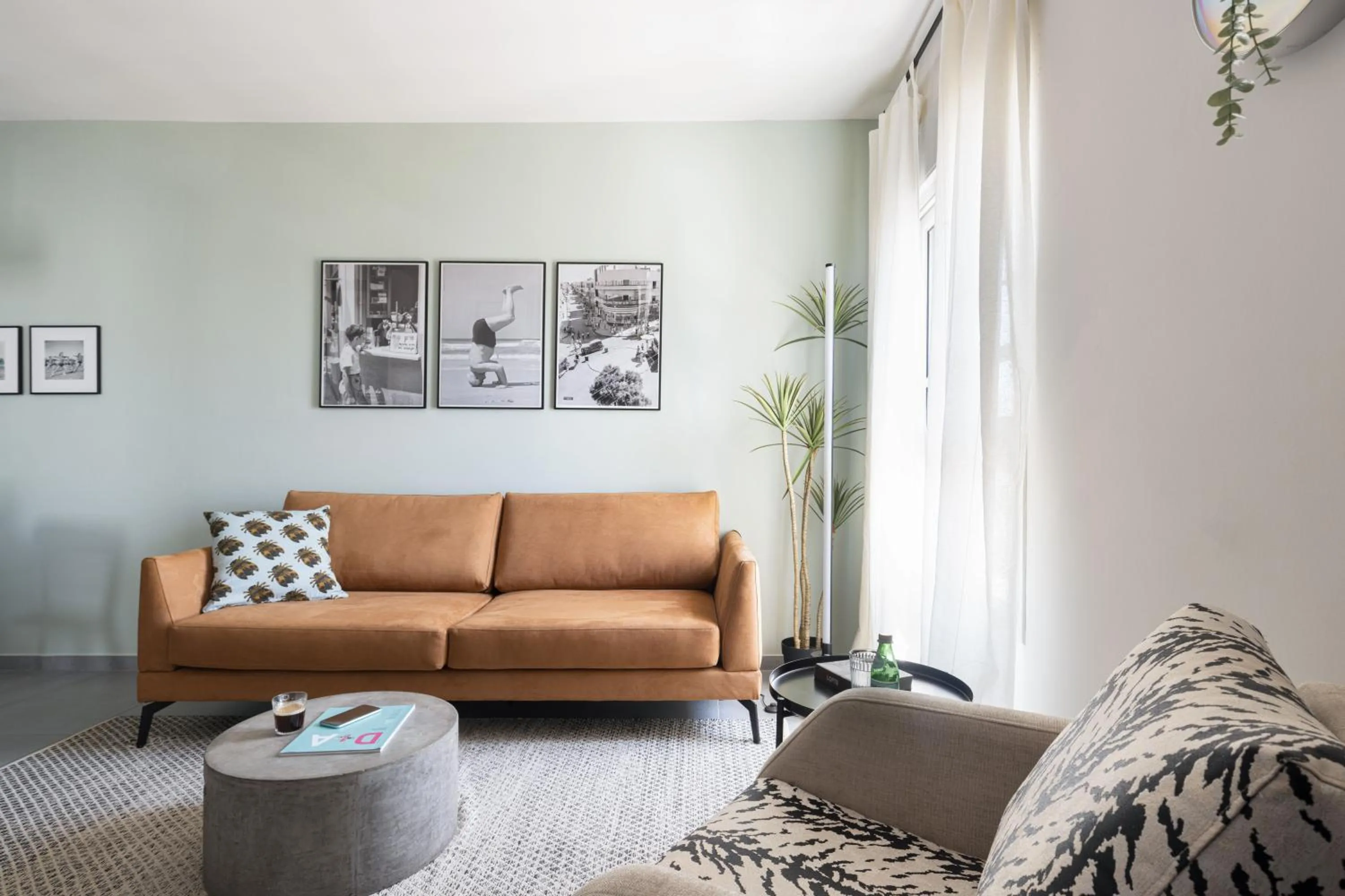 Living room in Bauhaus Boutique by TLV2RENT