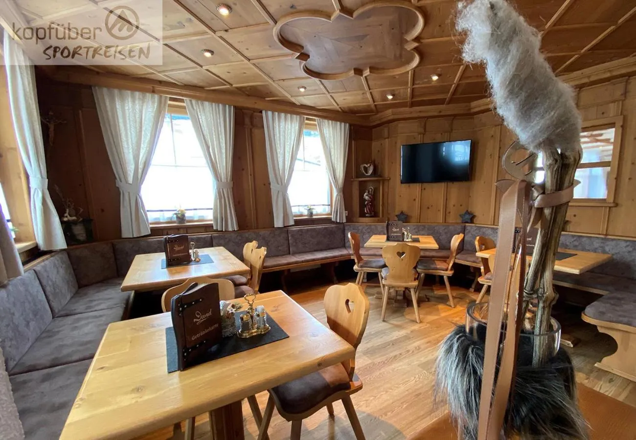 Communal lounge/ TV room in Sporthotel Daniel