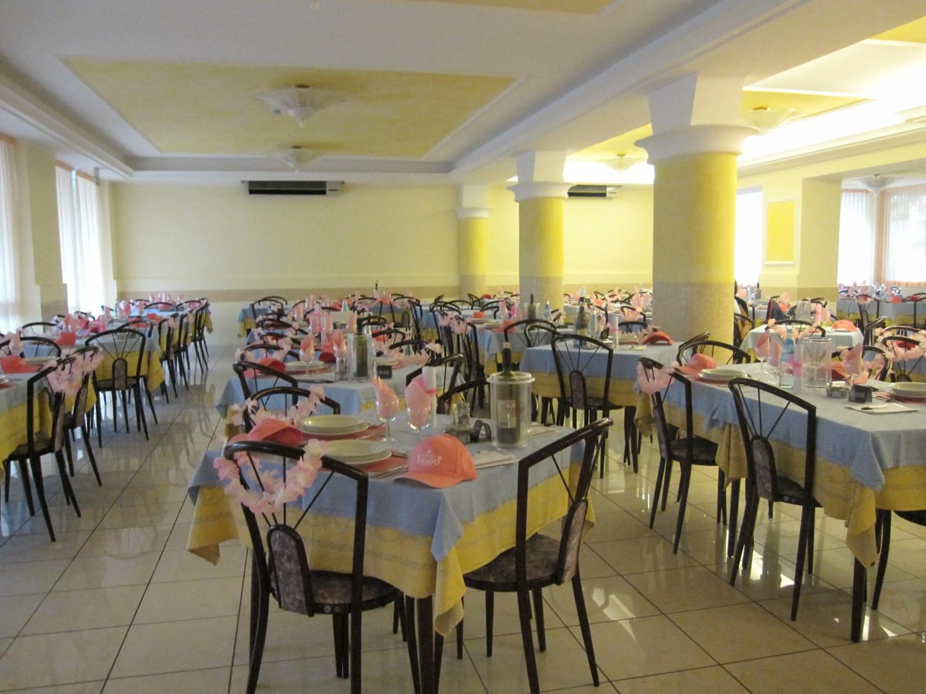 Restaurant/places to eat in Hotel Grado