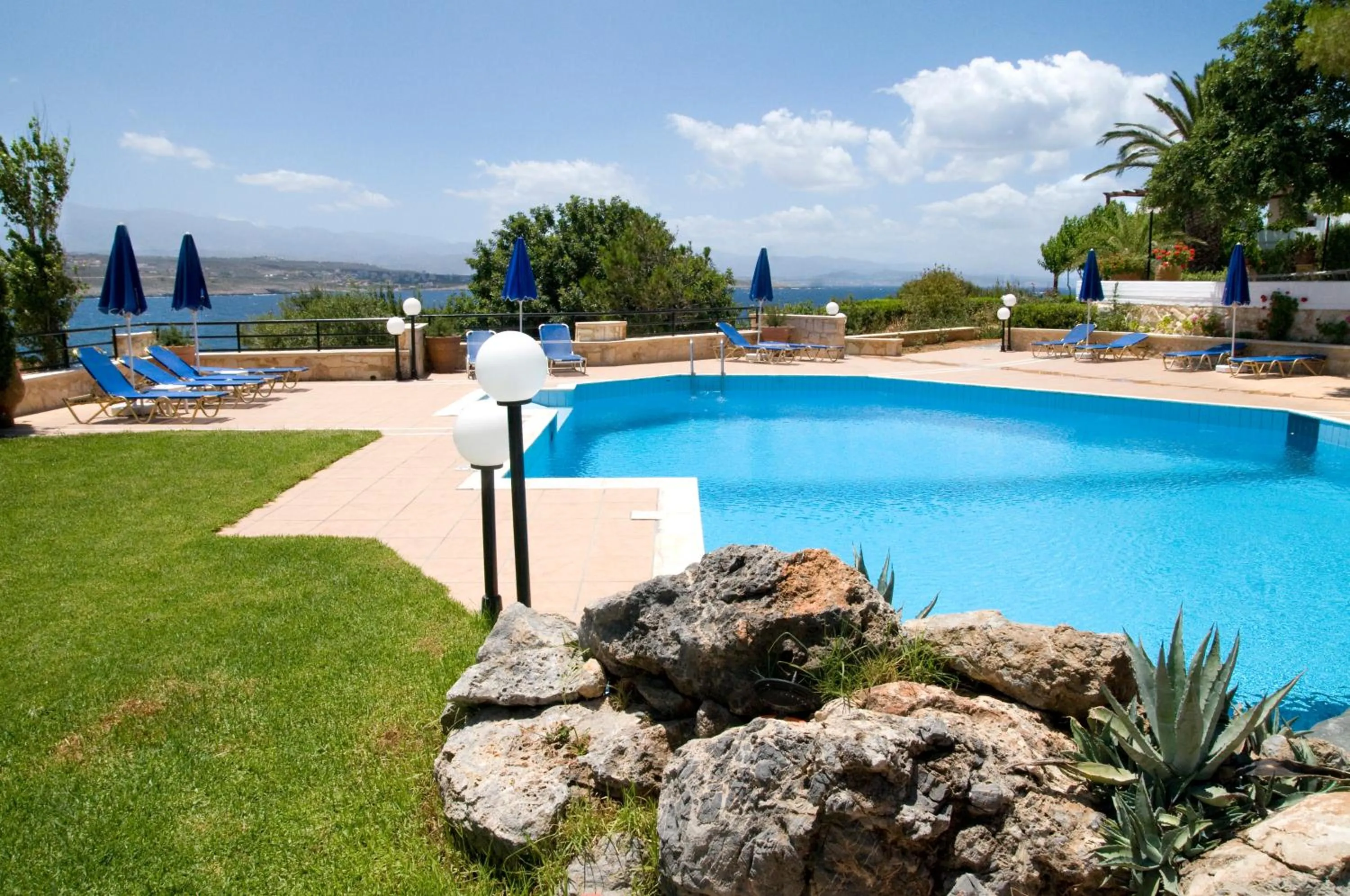 Swimming pool in Alianthos Suites