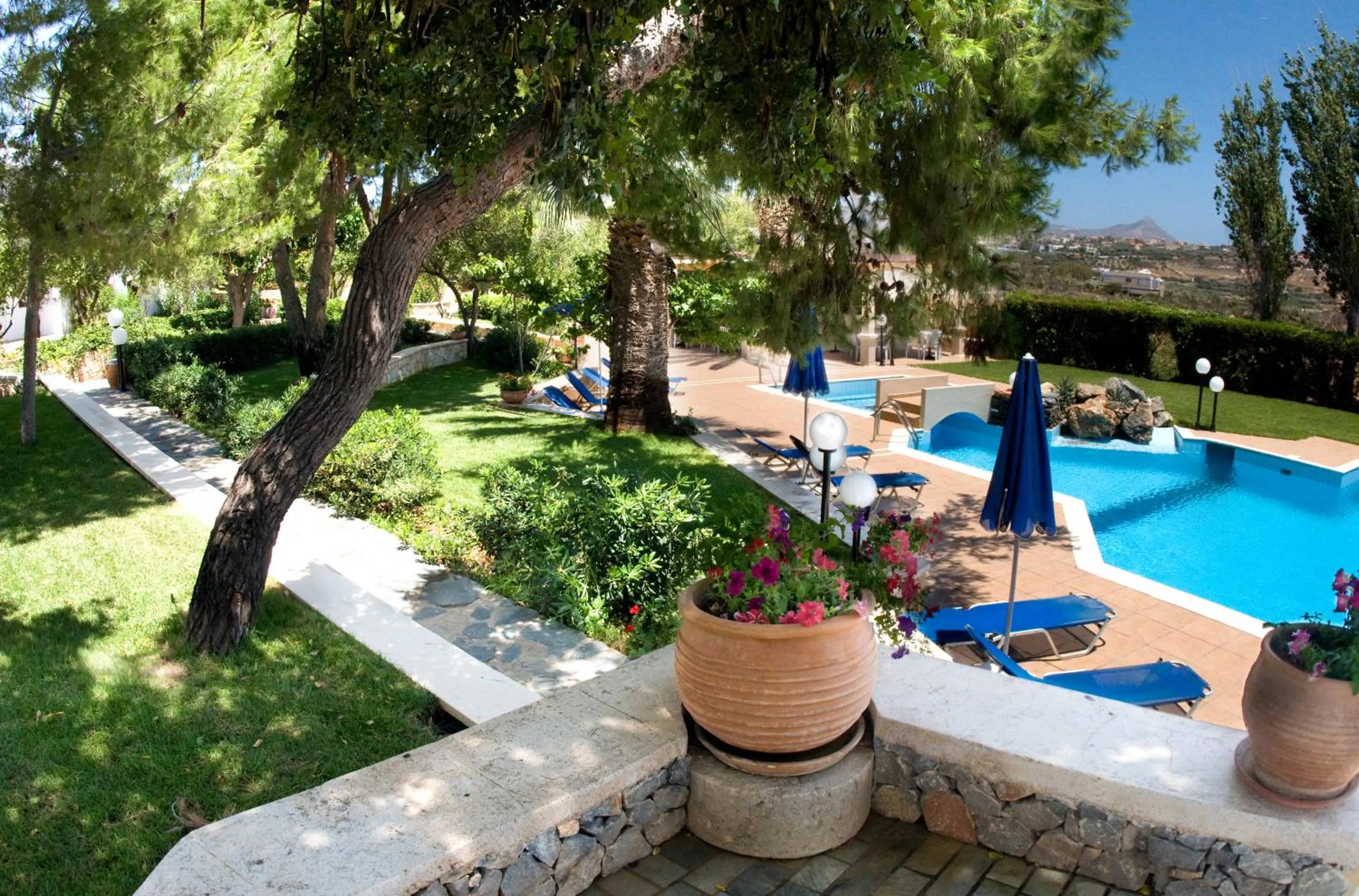 Garden in Alianthos Suites