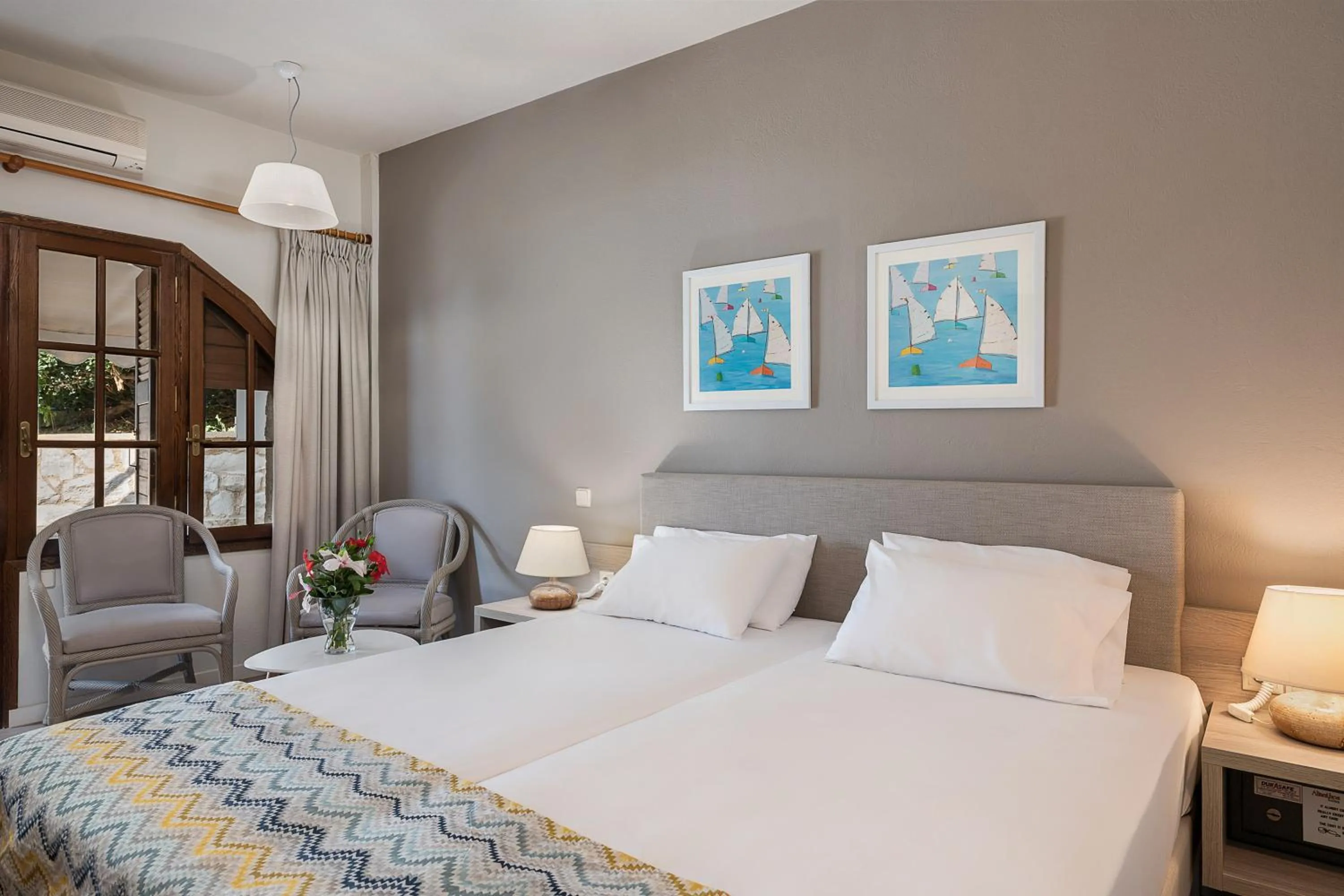 Bed in Alianthos Suites