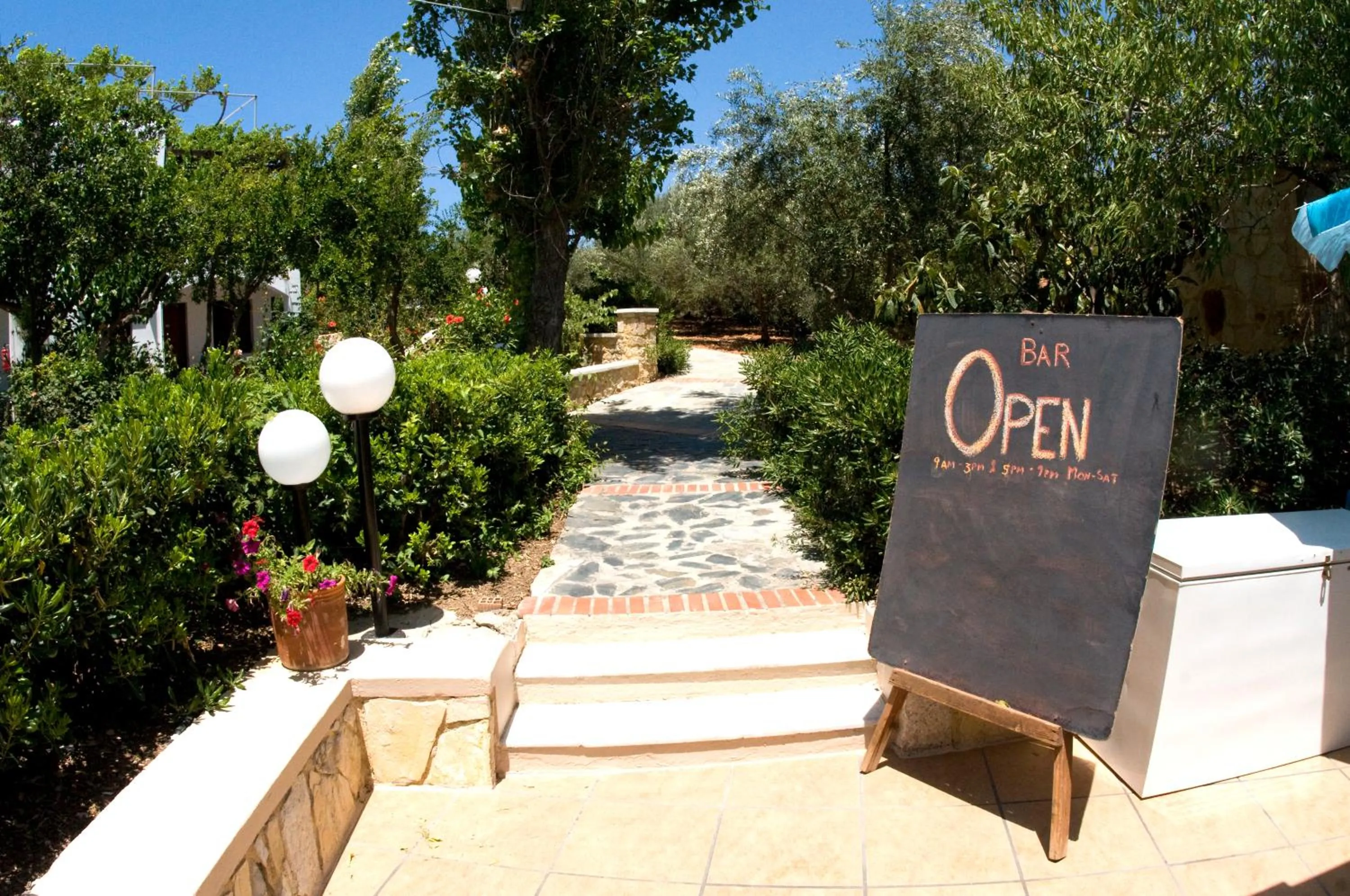 Garden in Alianthos Suites
